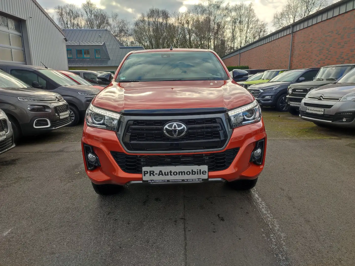 Toyota Hilux 2.4D 4WD Double Cab Automatik/Navi/Leder Oranje - 2