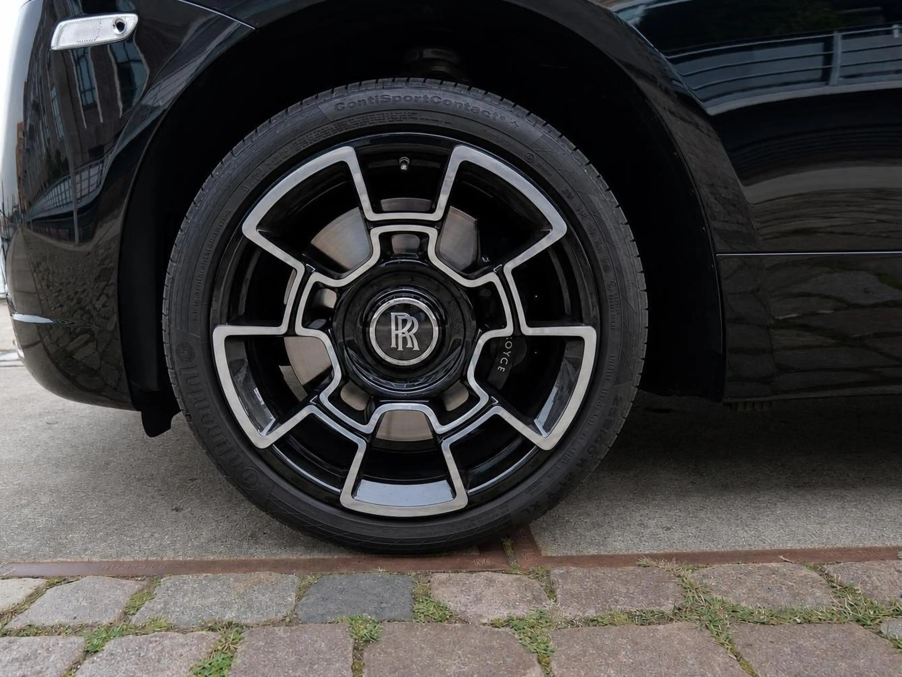 Rolls-Royce Wraith Black Badge — photo 12