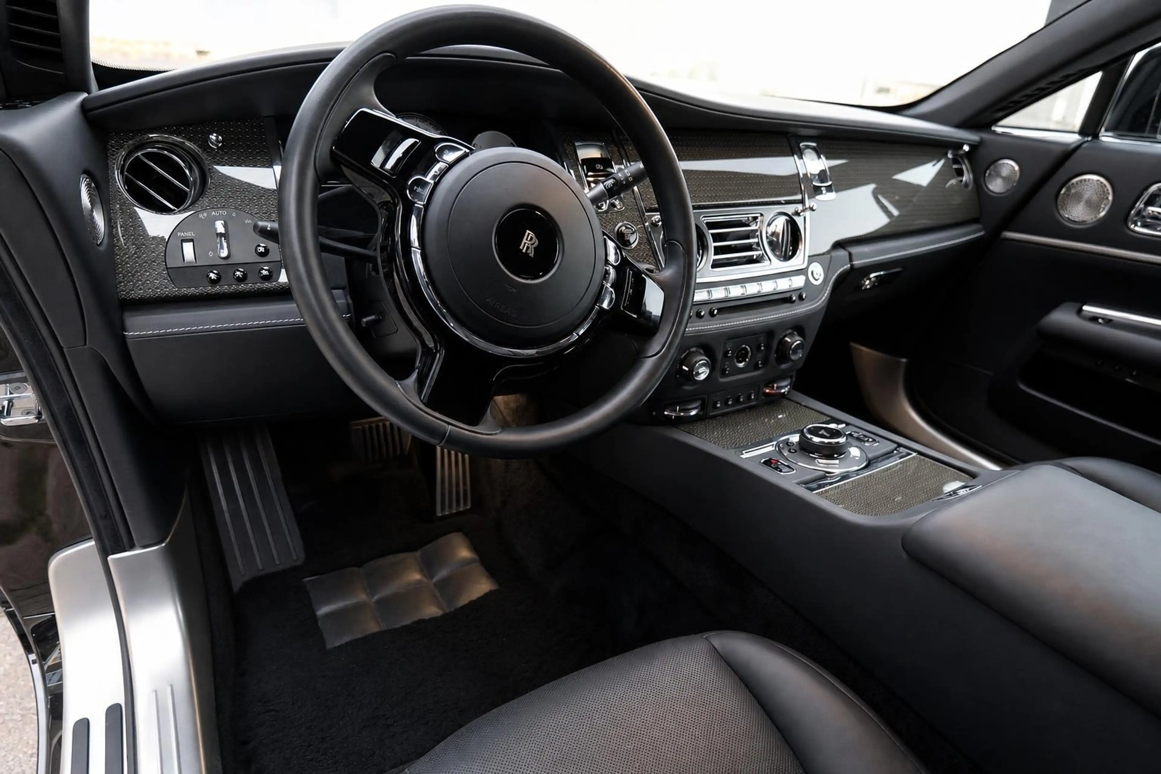 Rolls-Royce Wraith Black Badge — photo 9
