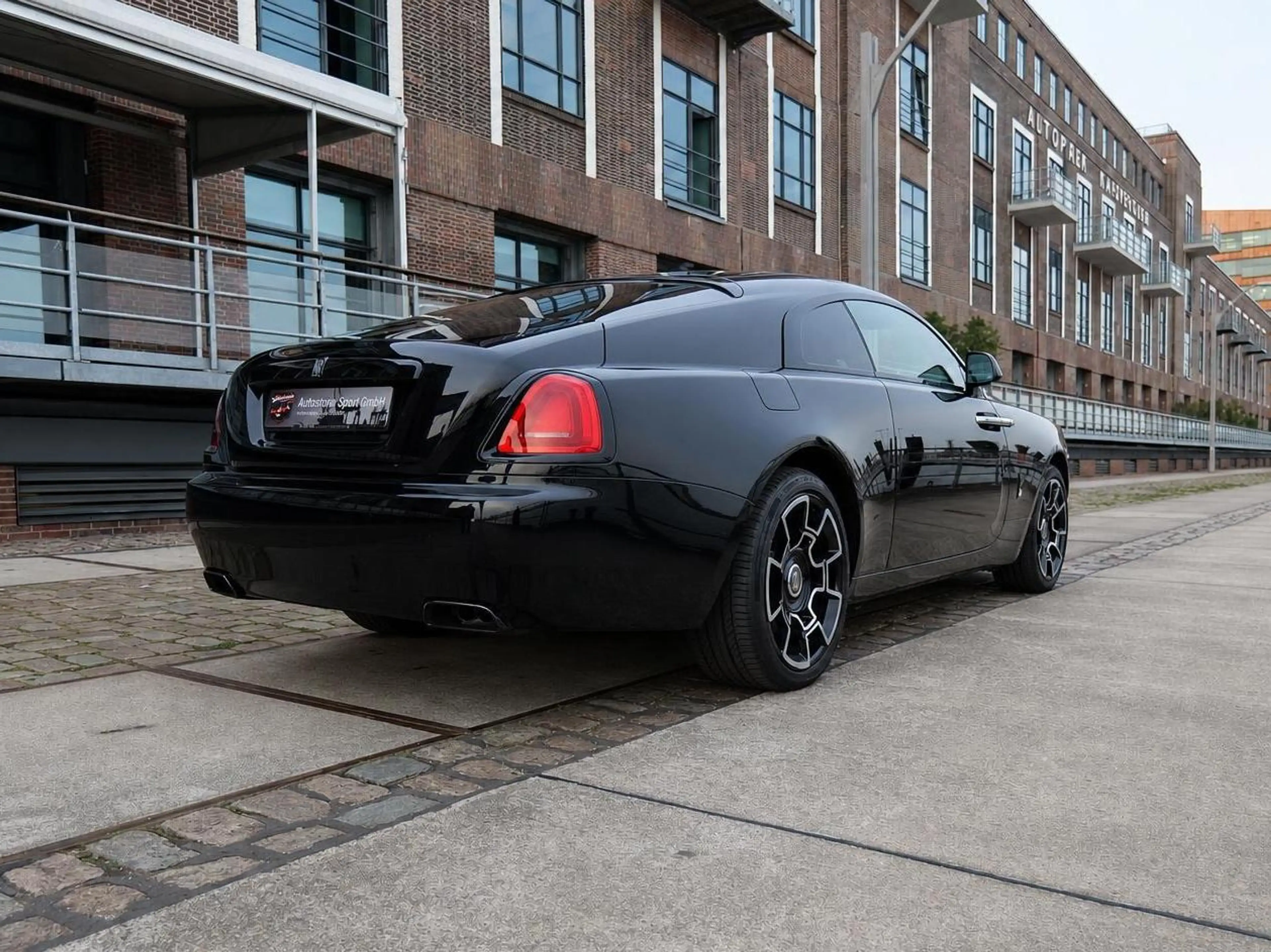 Rolls-Royce Wraith Black Badge — photo 7