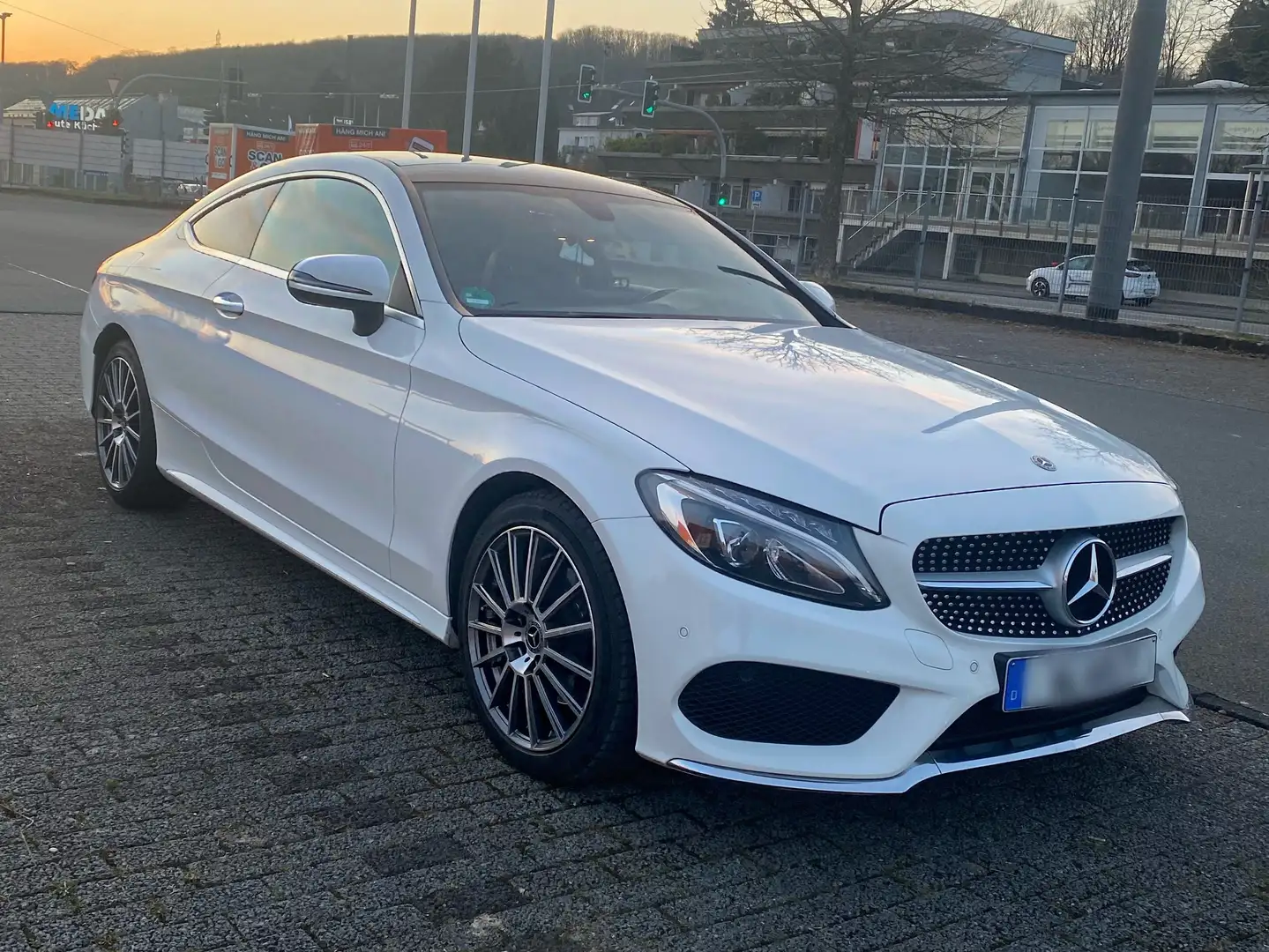 Mercedes-Benz C 180 C 180 Coupe 9G-TRONIC AMG Line Weiß - 1