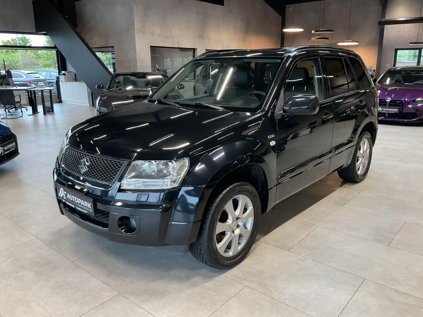 Suzuki Grand Vitara 1.9 DDIS Club Leder Navi Xenon Schwarz - 1