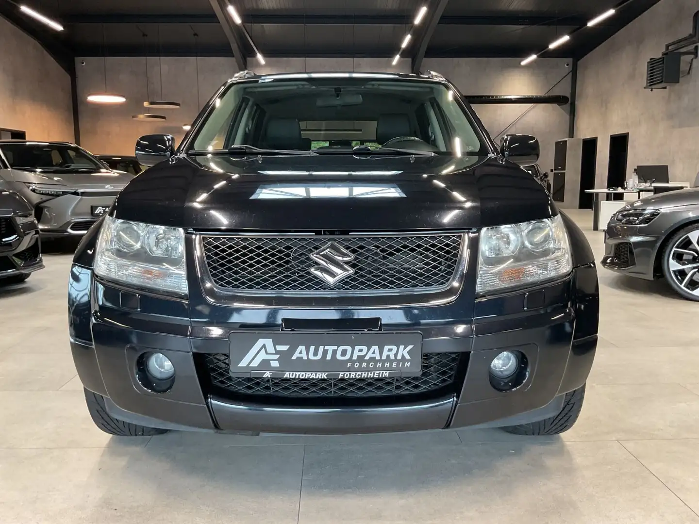 Suzuki Grand Vitara 1.9 DDIS Club Leder Navi Xenon Schwarz - 2