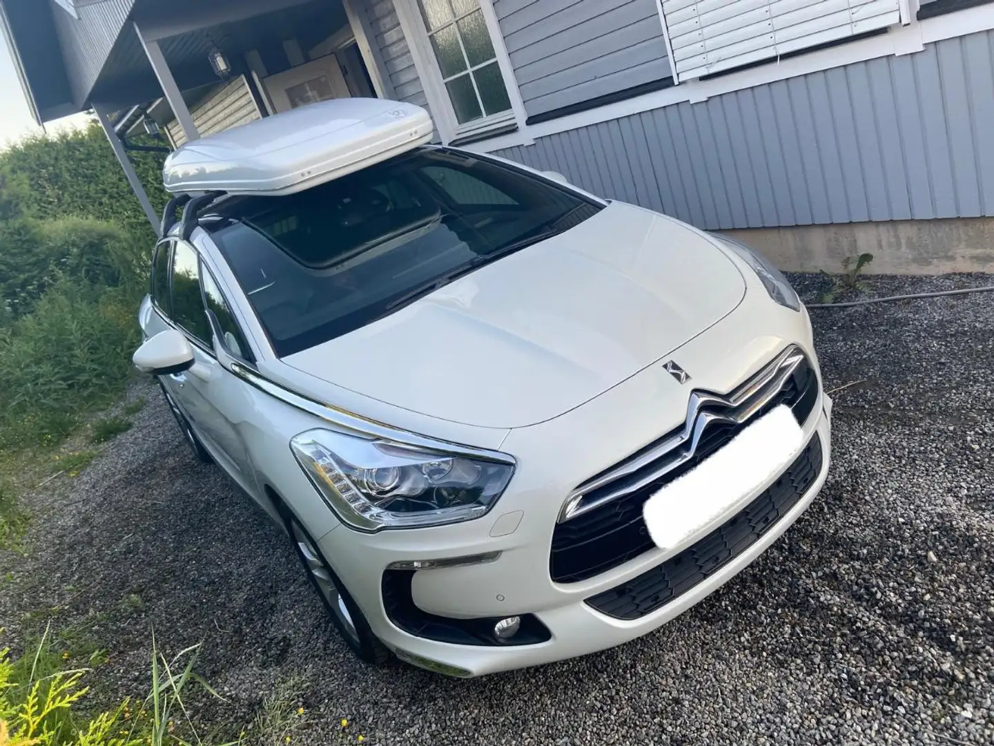 Citroen DS5 e-HDi 110 EGS6 Chic Blanc - 2