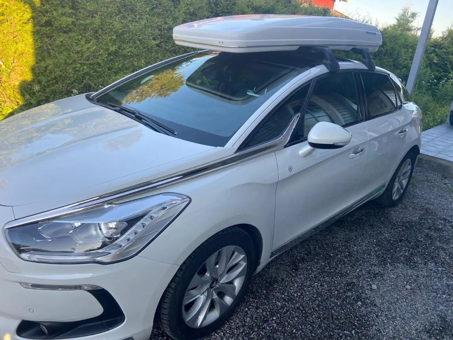 Citroen DS5 e-HDi 110 EGS6 Chic Blanc - 1