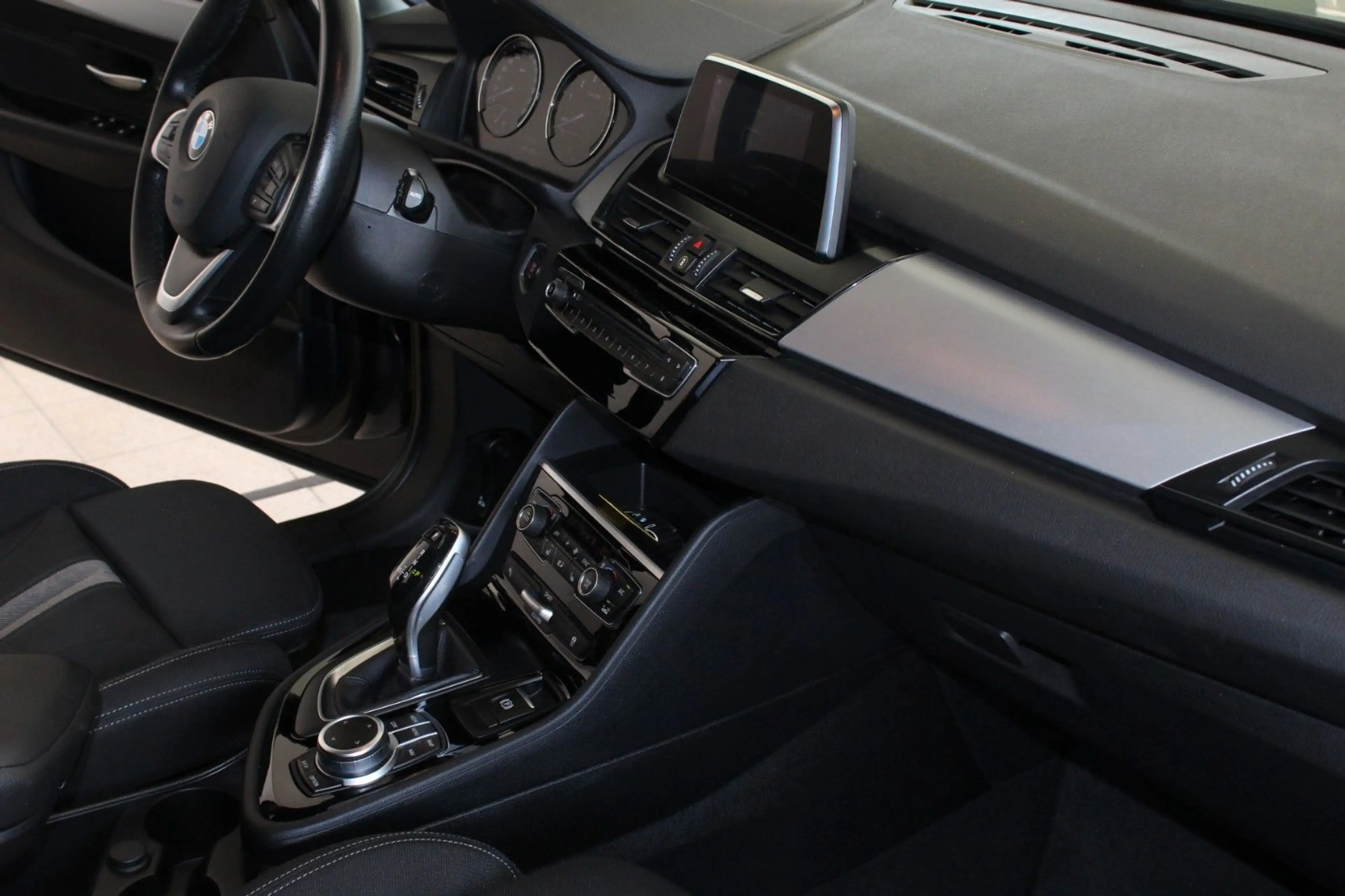 BMW 218 218i Aut. AT Navi LED Sportsitze Komfortzugang — photo 13