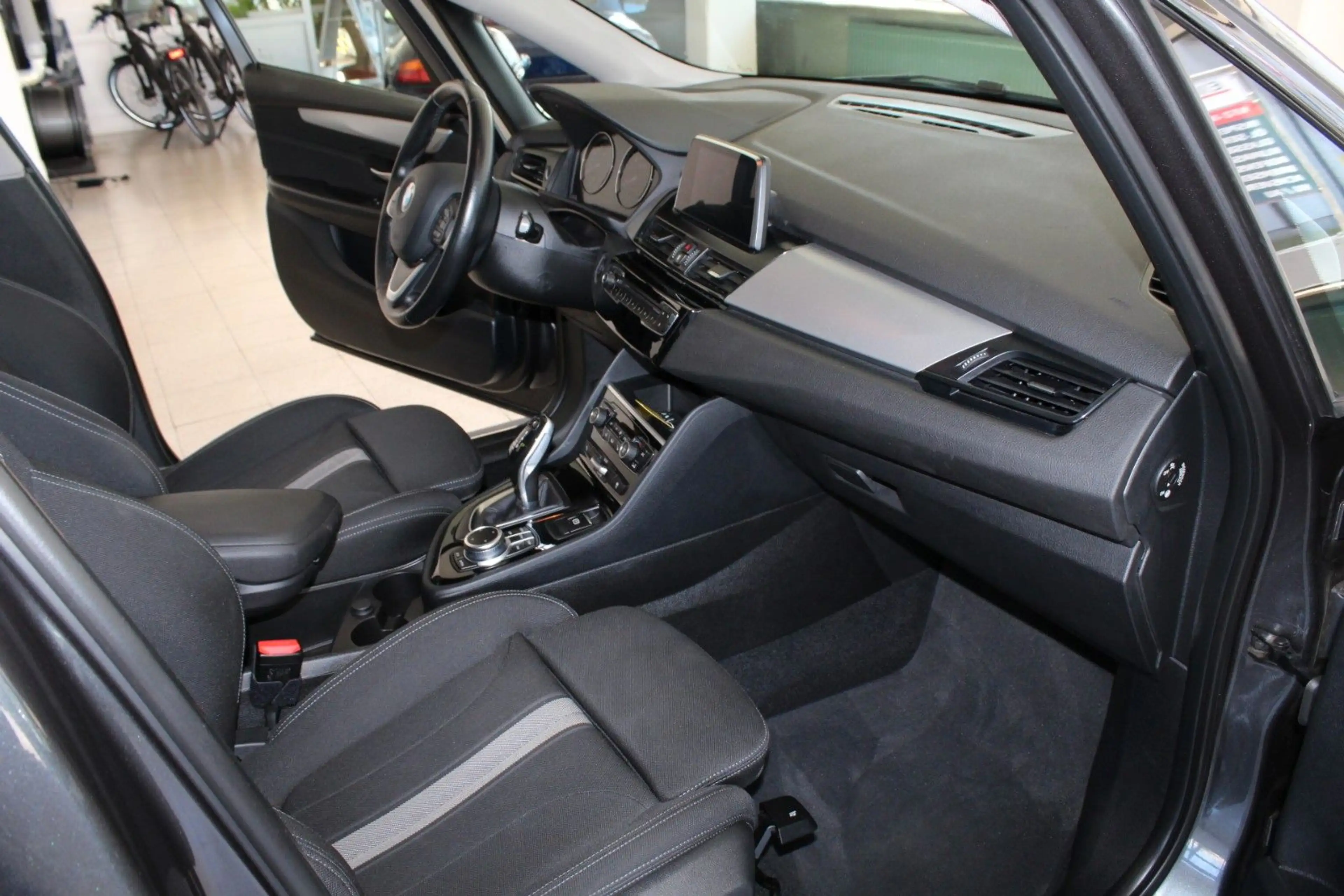 BMW 218 218i Aut. AT Navi LED Sportsitze Komfortzugang — photo 12