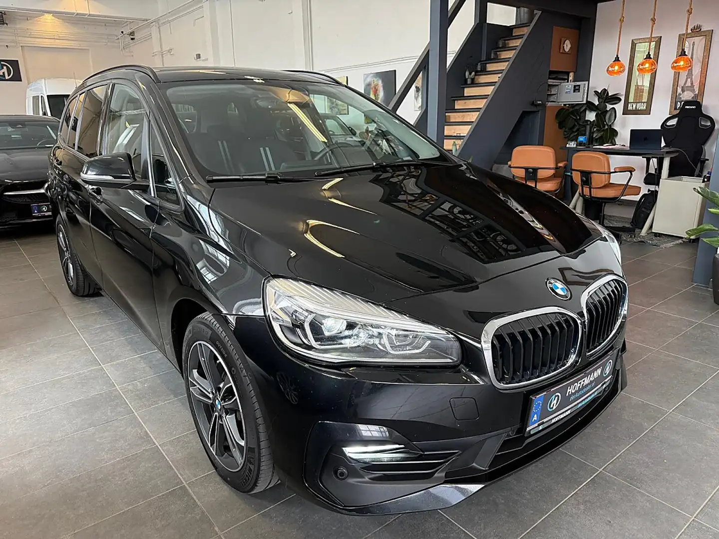 BMW 218 d xDrive Gran Tourer Sport Line/AHK/RK/Navi/SH Schwarz - 1