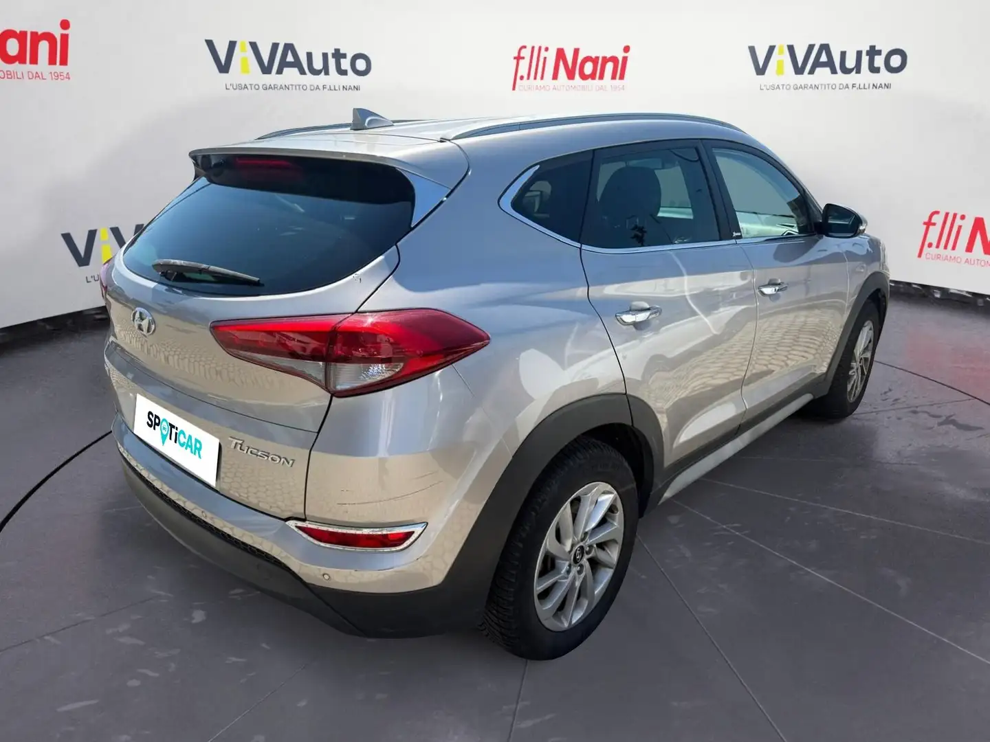 Hyundai TUCSON 1.7 CRDi DCT XPossible Grijs - 2
