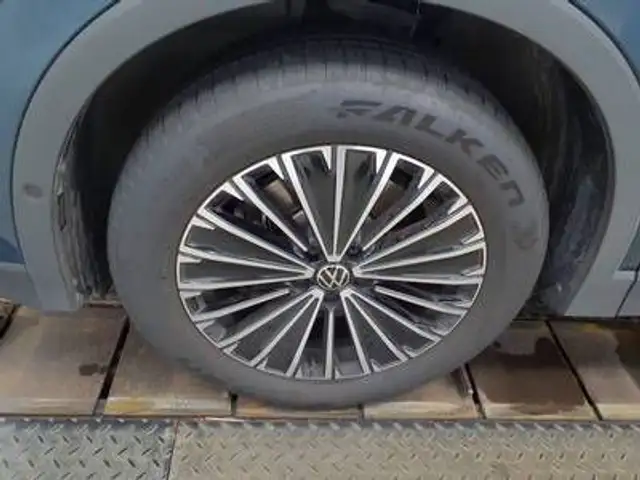 Volkswagen Tiguan view 8