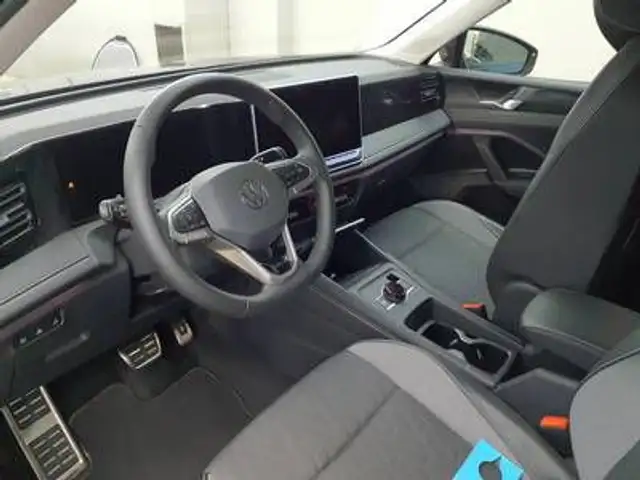 Volkswagen Tiguan view 5