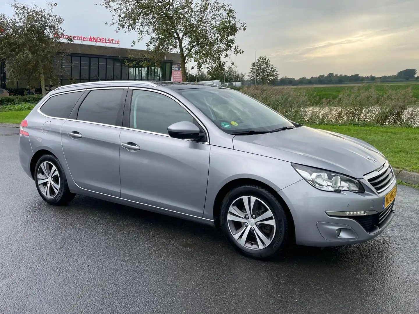 Peugeot 308 SW 1.6 BlueHDI Blue Lease Executive Pack, Trekhaak Gris - 2