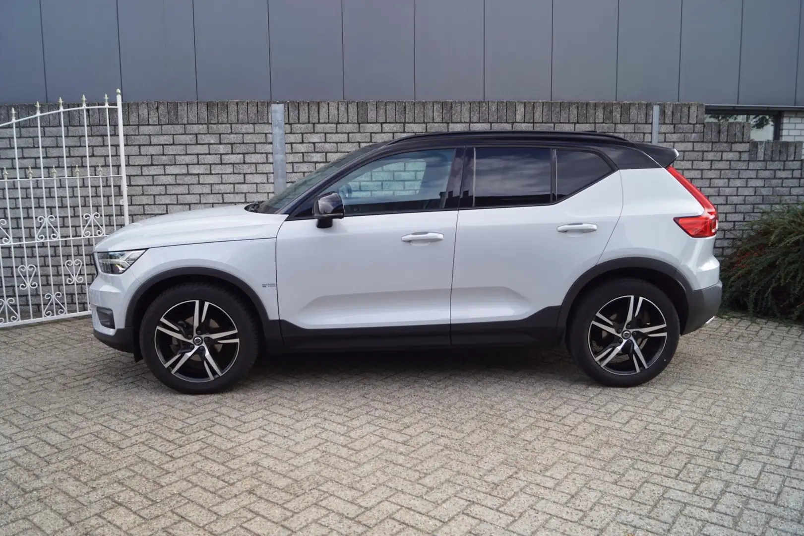 Volvo XC40 1.5 T3 R-Design Leder/Alcantara Sportst Stoelverw Gris - 2