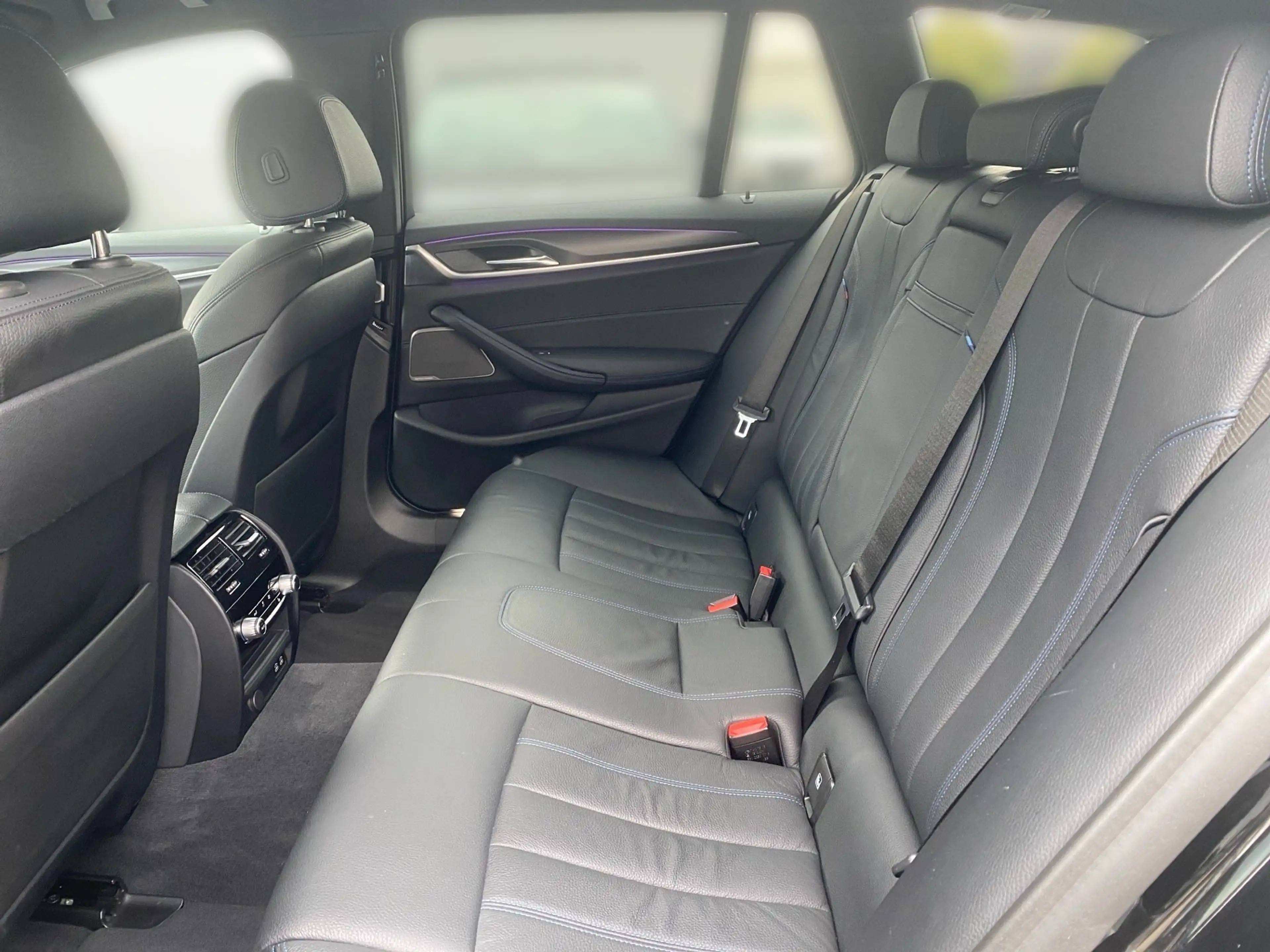BMW 540 d xDrive Touring, M Sport — photo 11