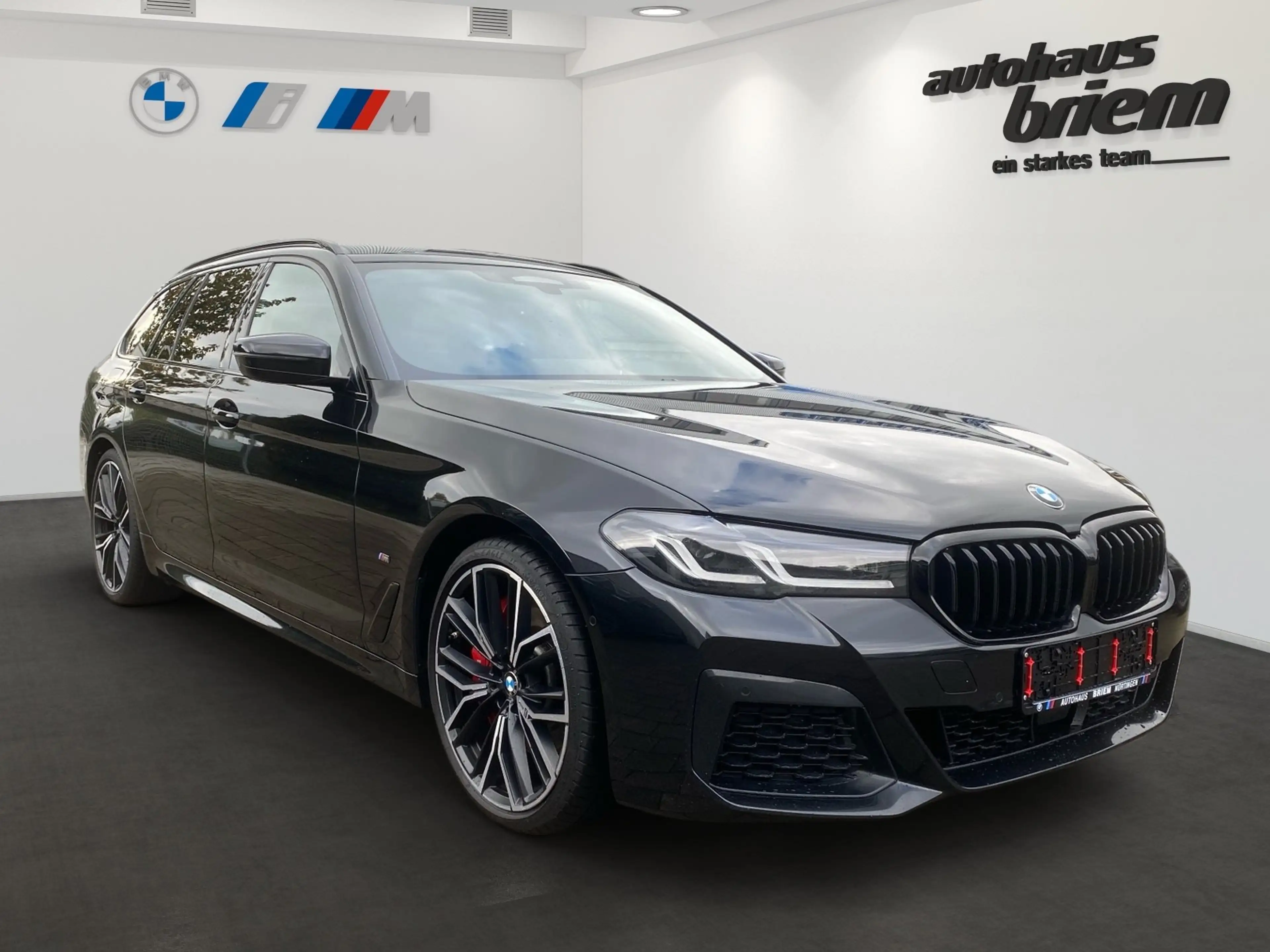 BMW 540 d xDrive Touring, M Sport — photo 2