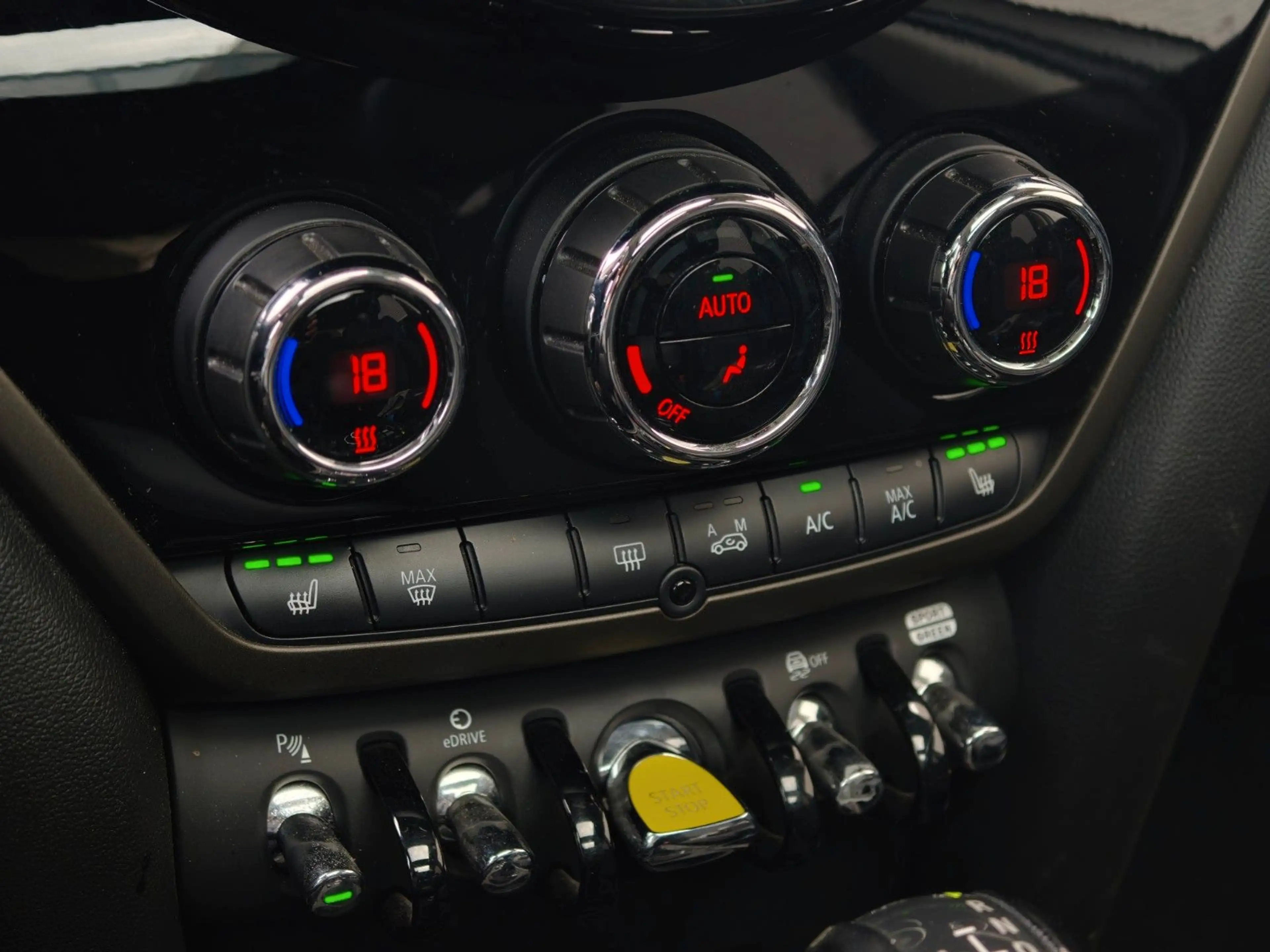 MINI Cooper SE Countryman Countryman SE Cooper All4*HEAD-UP*NAVI*PANO*RFK* — photo 12