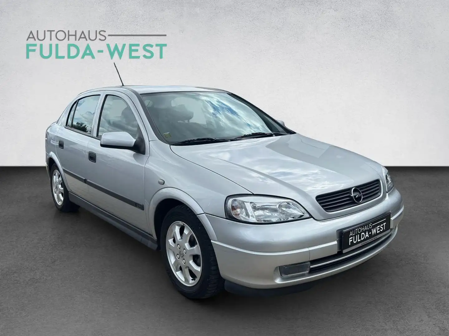 Opel Astra 1.6 62KW 5trg. Klima Alu 1.Hand Argintiu - 2