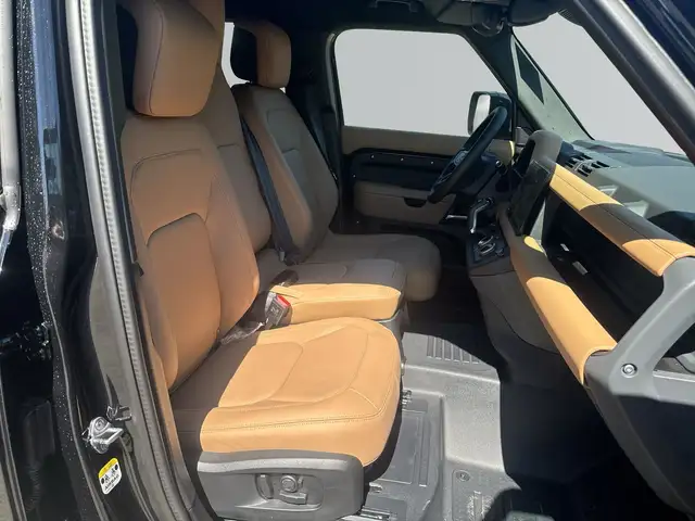 Land Rover Defender 110 view 9