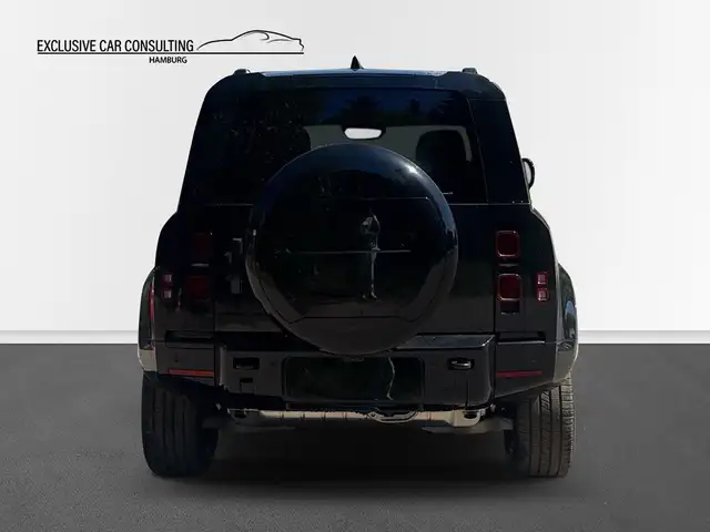 Land Rover Defender 110 view 5