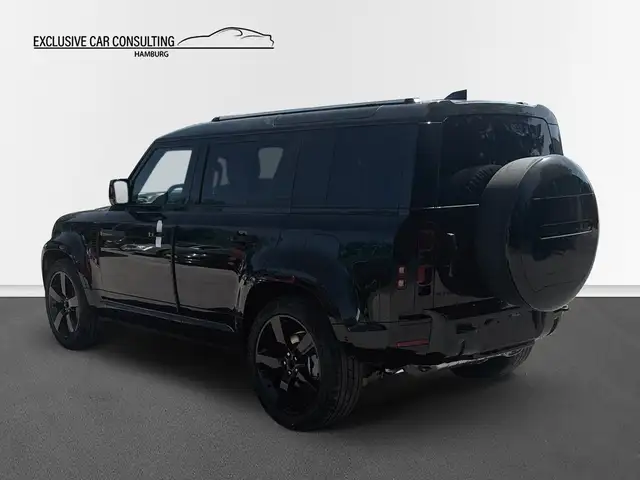 Land Rover Defender 110 view 4