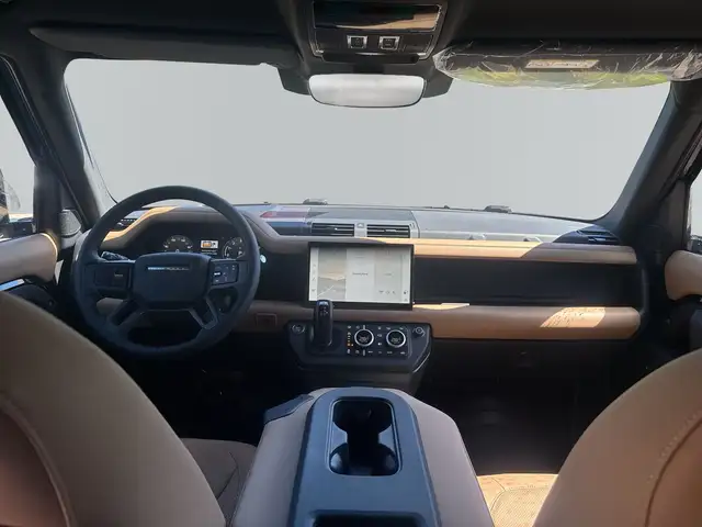 Land Rover Defender 110 view 7