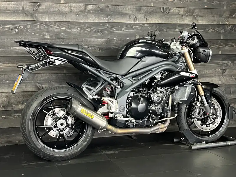 Triumph Speed Triple 1050 - foto 3