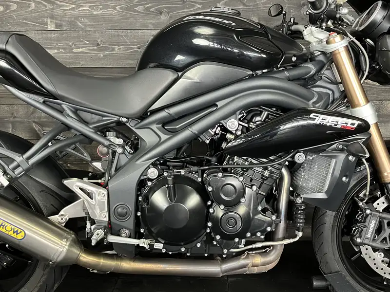 Triumph Speed Triple 1050 - foto 5