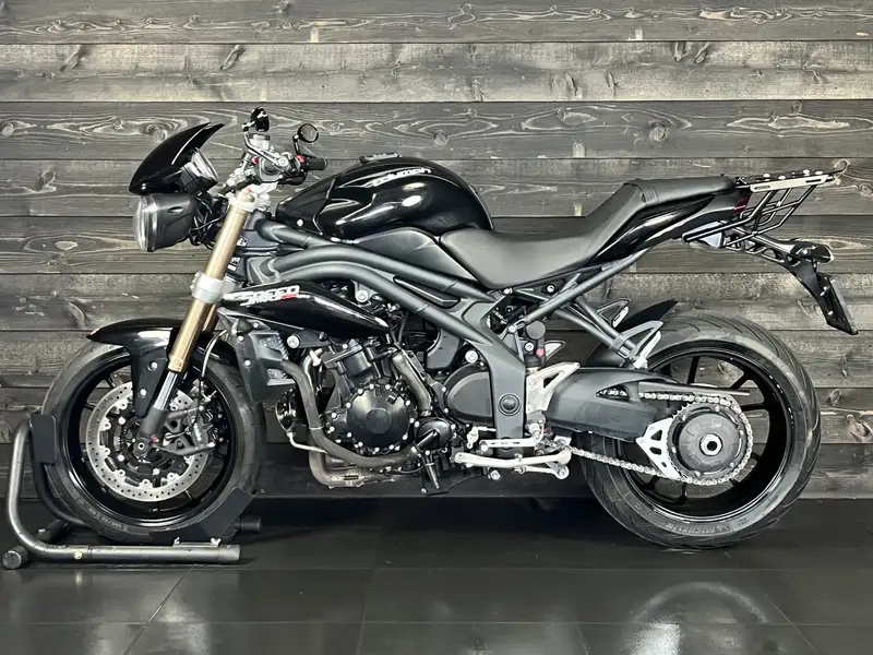 Triumph Speed Triple 1050 - foto 8
