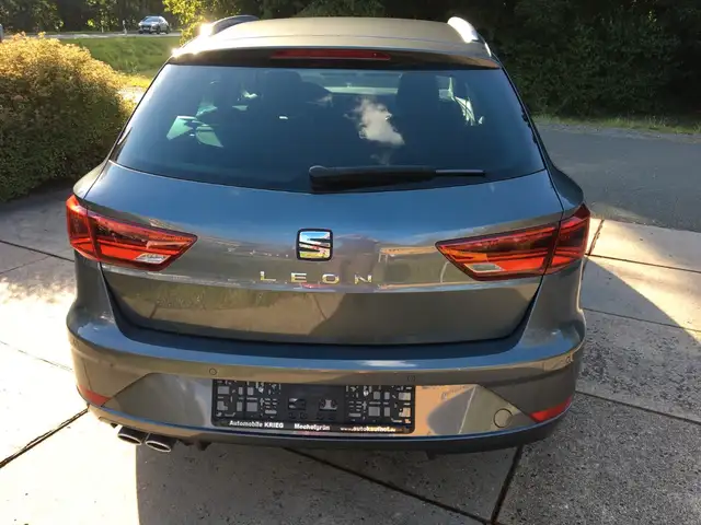 Seat Leon view 7
