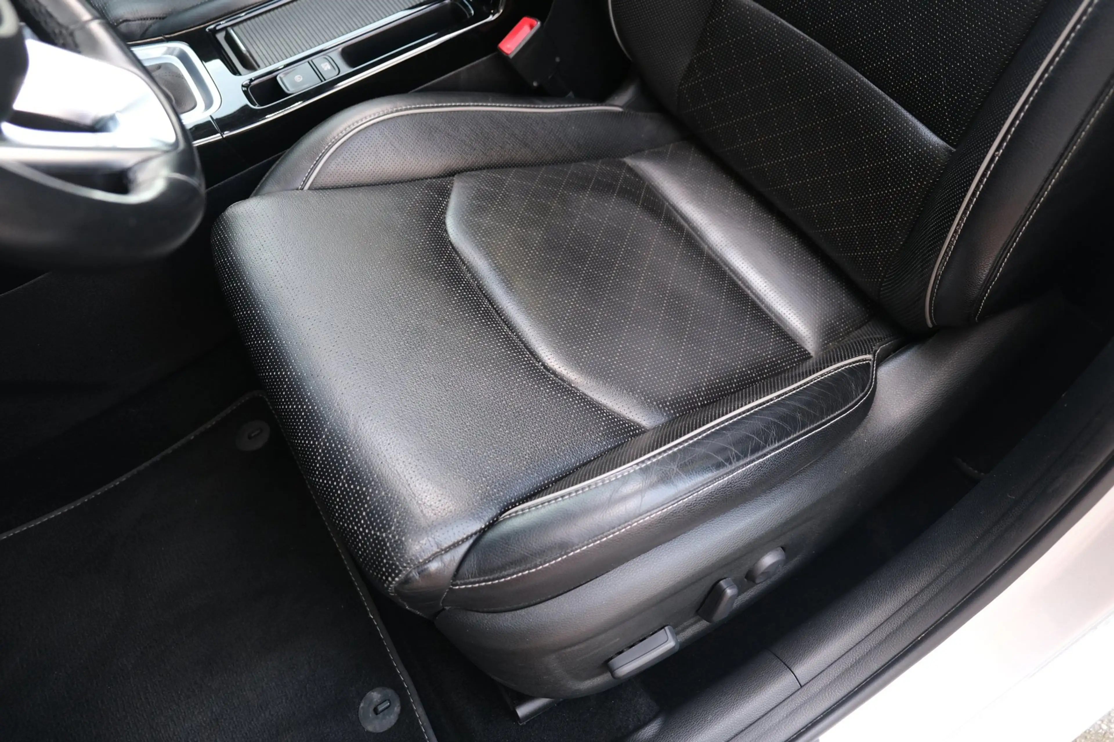 Kia Ceed / cee'd 1.4 T-GDi AUT Pano Trek Navi Leder Cam Pdc Cruise — photo 5