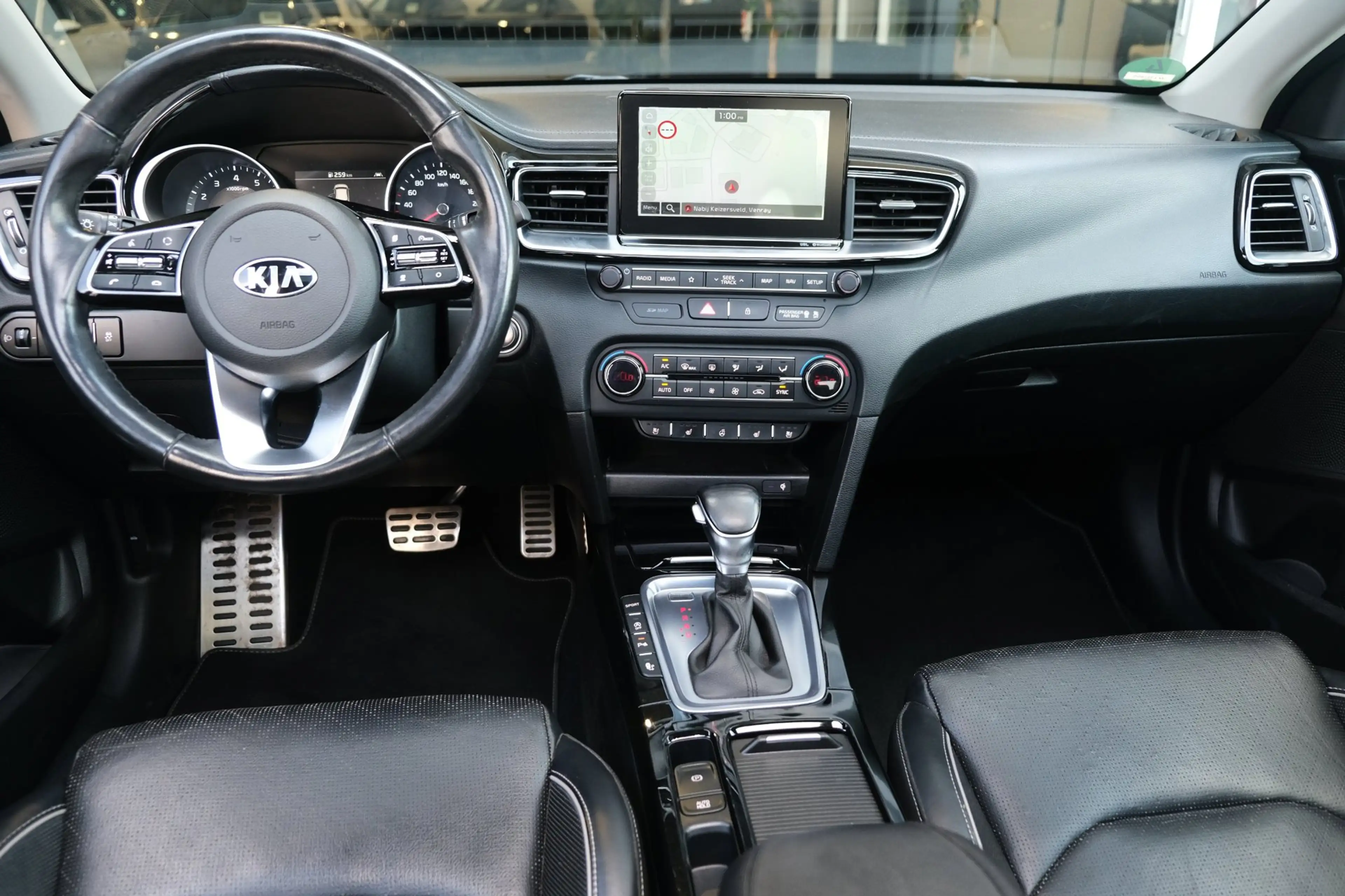 Kia Ceed / cee'd 1.4 T-GDi AUT Pano Trek Navi Leder Cam Pdc Cruise — photo 11