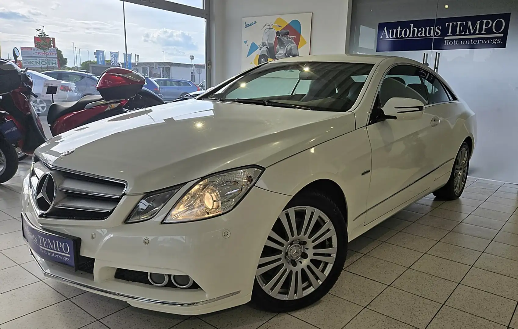 Mercedes-Benz E 350 BlueEfficiency CDI Aut. Weiß - 1