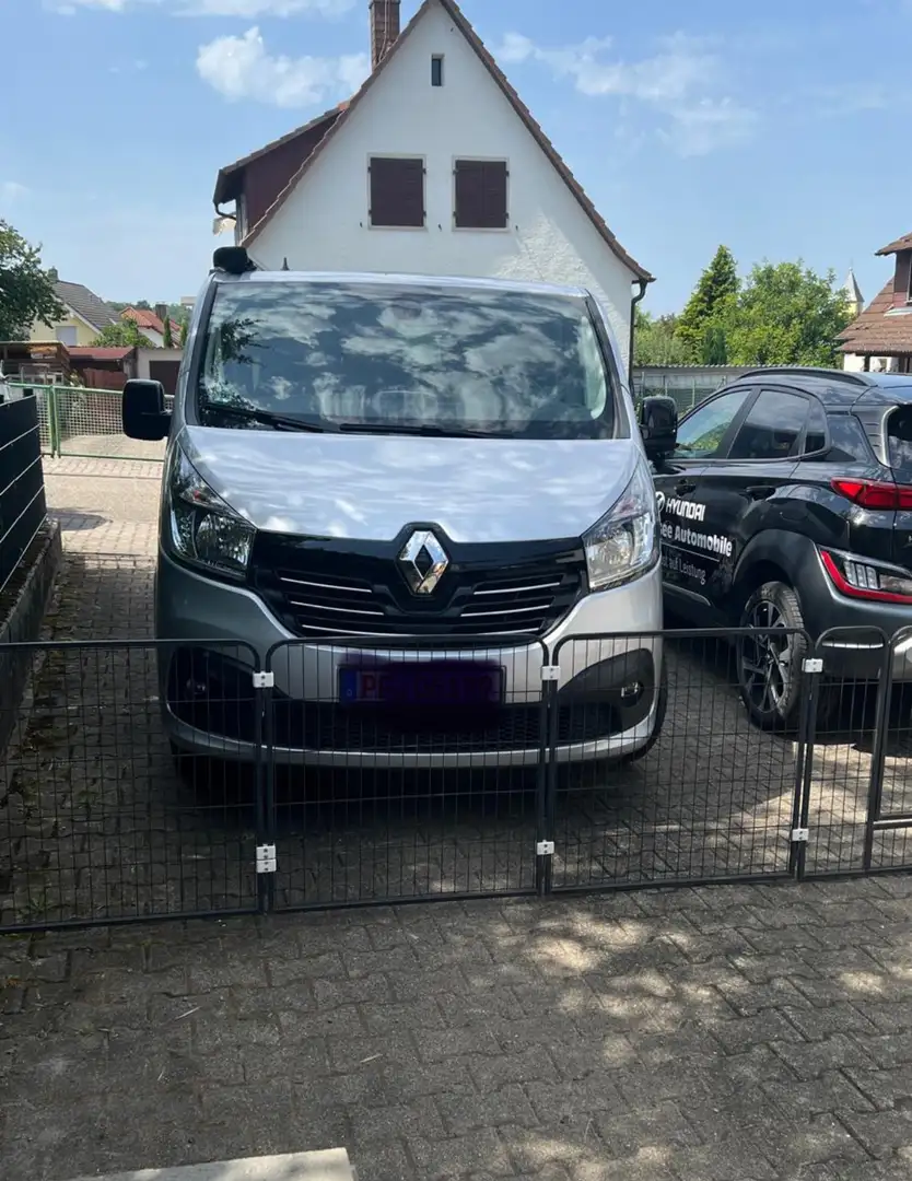 Renault Trafic ENERGY dCi 145 Spaceclass Silber - 1