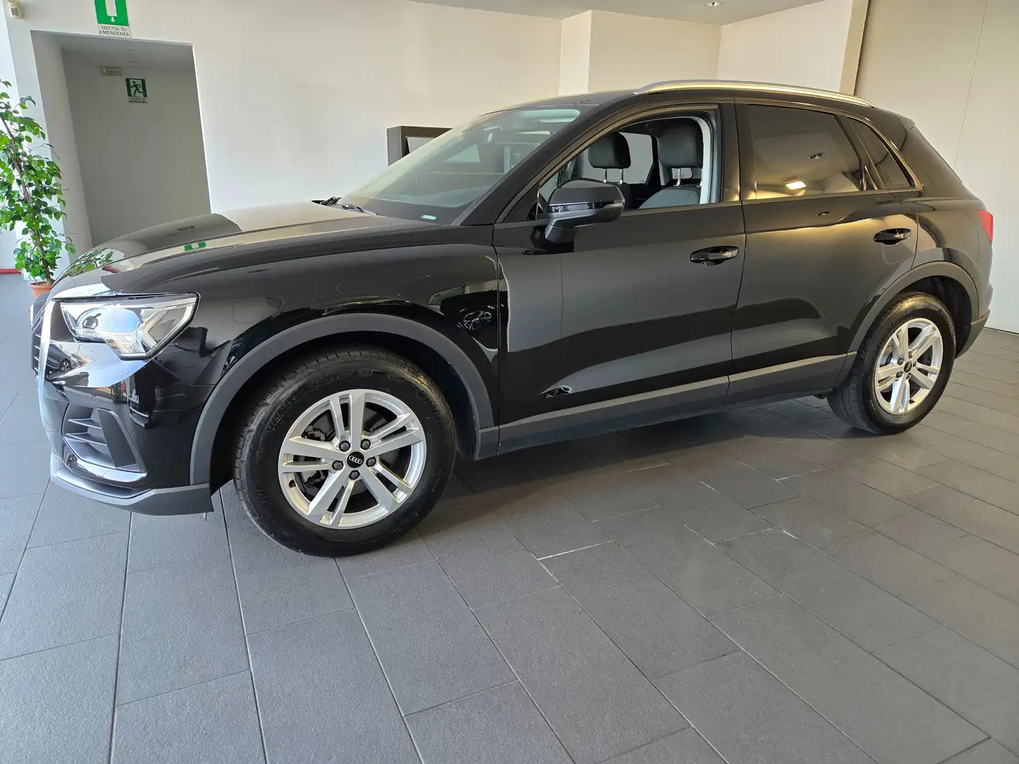 Audi Q3 35 1.5 tfsi mhev Business s-tronic Nero - 2