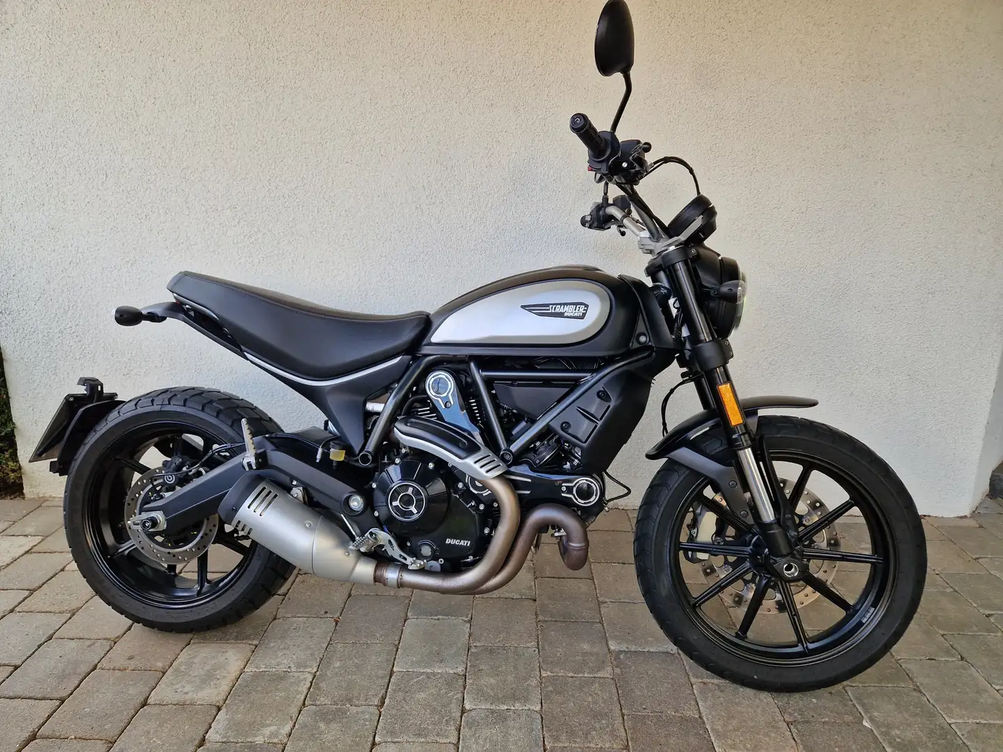 Ducati Scrambler Icon 800 Dark Negru - 1