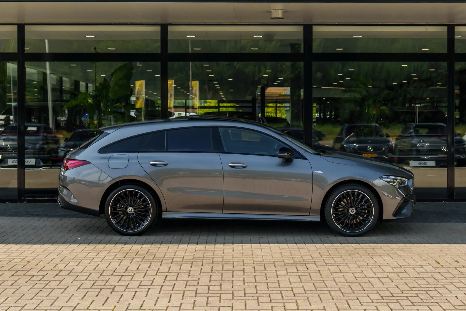 Mercedes-Benz CLA 250 250e Shooting Brake Business Solution AMG | Panora Grijs - 2