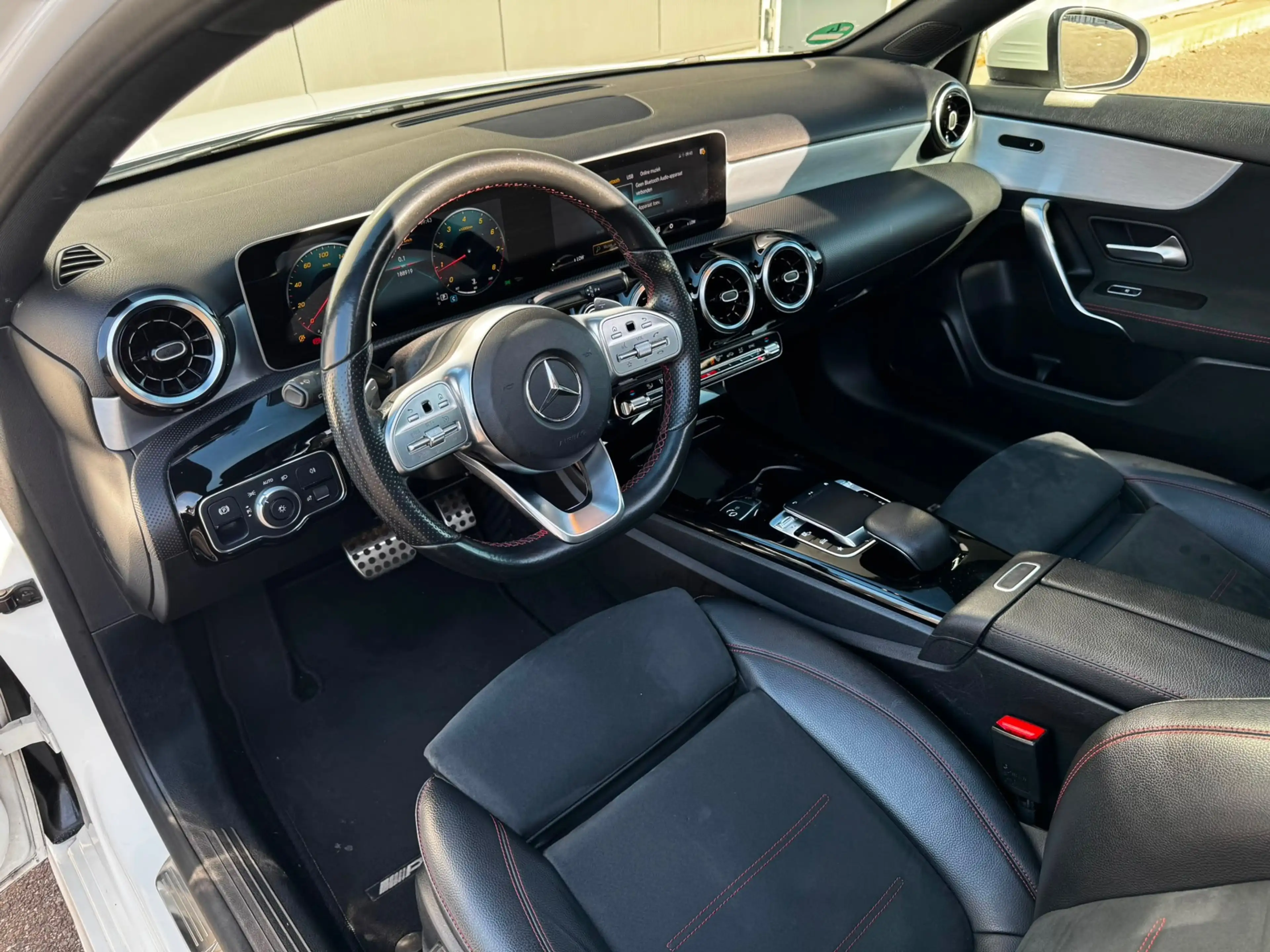 Mercedes-Benz A 200 AMG Pano l Led l Camera l Stoelverwarming l Navi l — photo 13