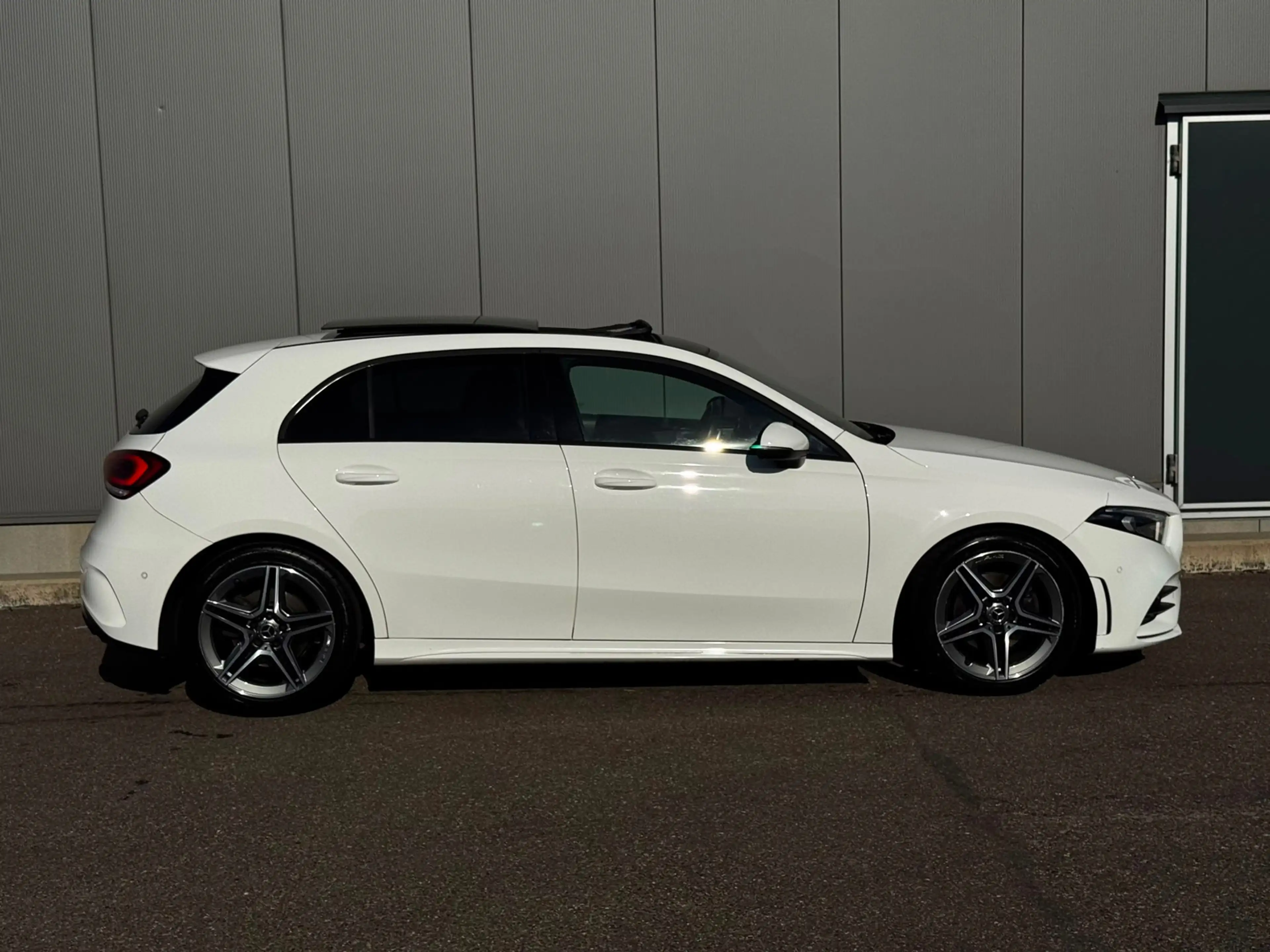 Mercedes-Benz A 200 AMG Pano l Led l Camera l Stoelverwarming l Navi l — photo 9