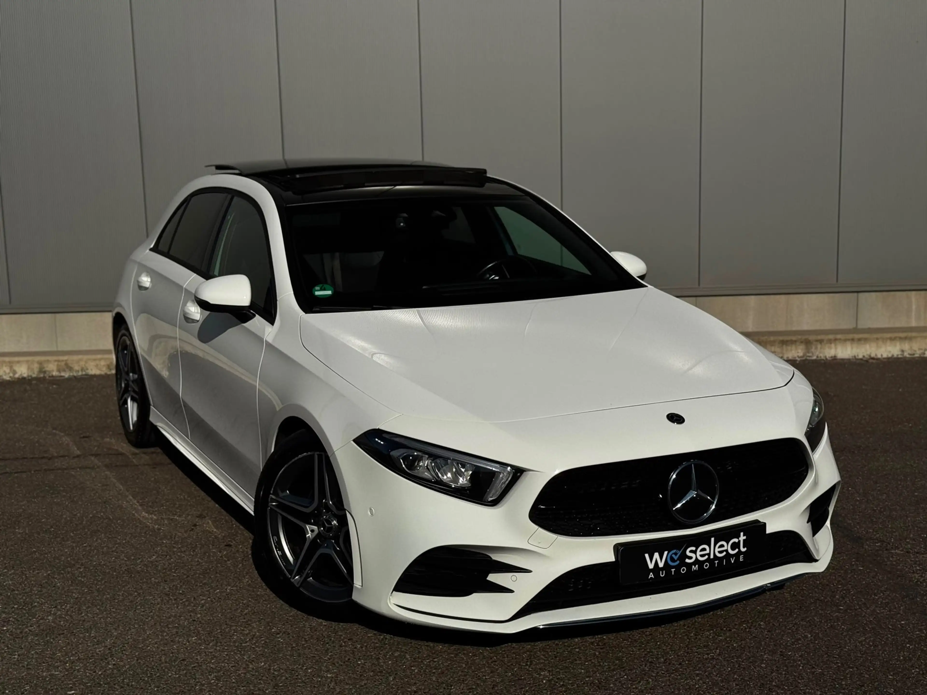 Mercedes-Benz A 200 AMG Pano l Led l Camera l Stoelverwarming l Navi l