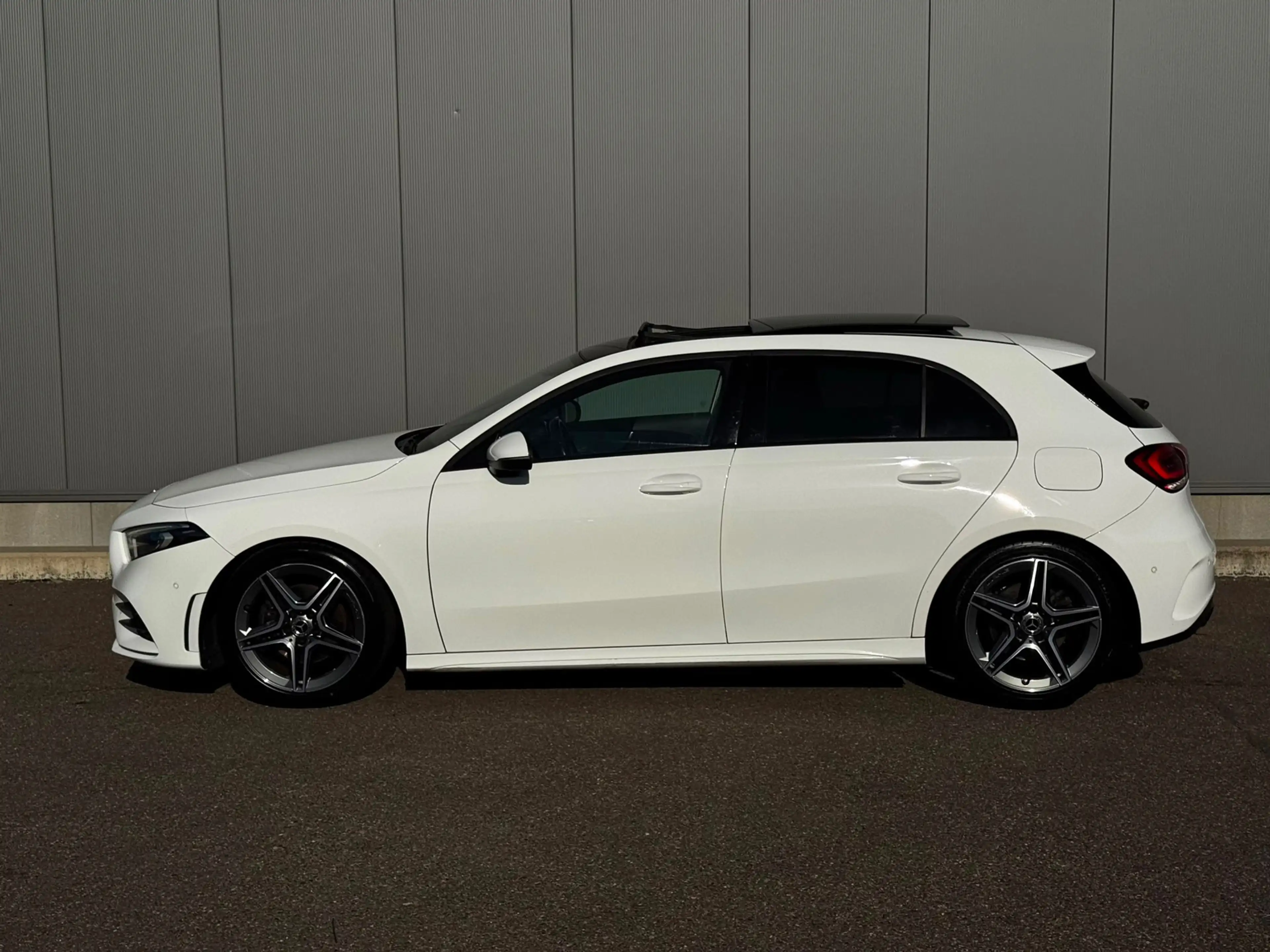Mercedes-Benz A 200 AMG Pano l Led l Camera l Stoelverwarming l Navi l — photo 10