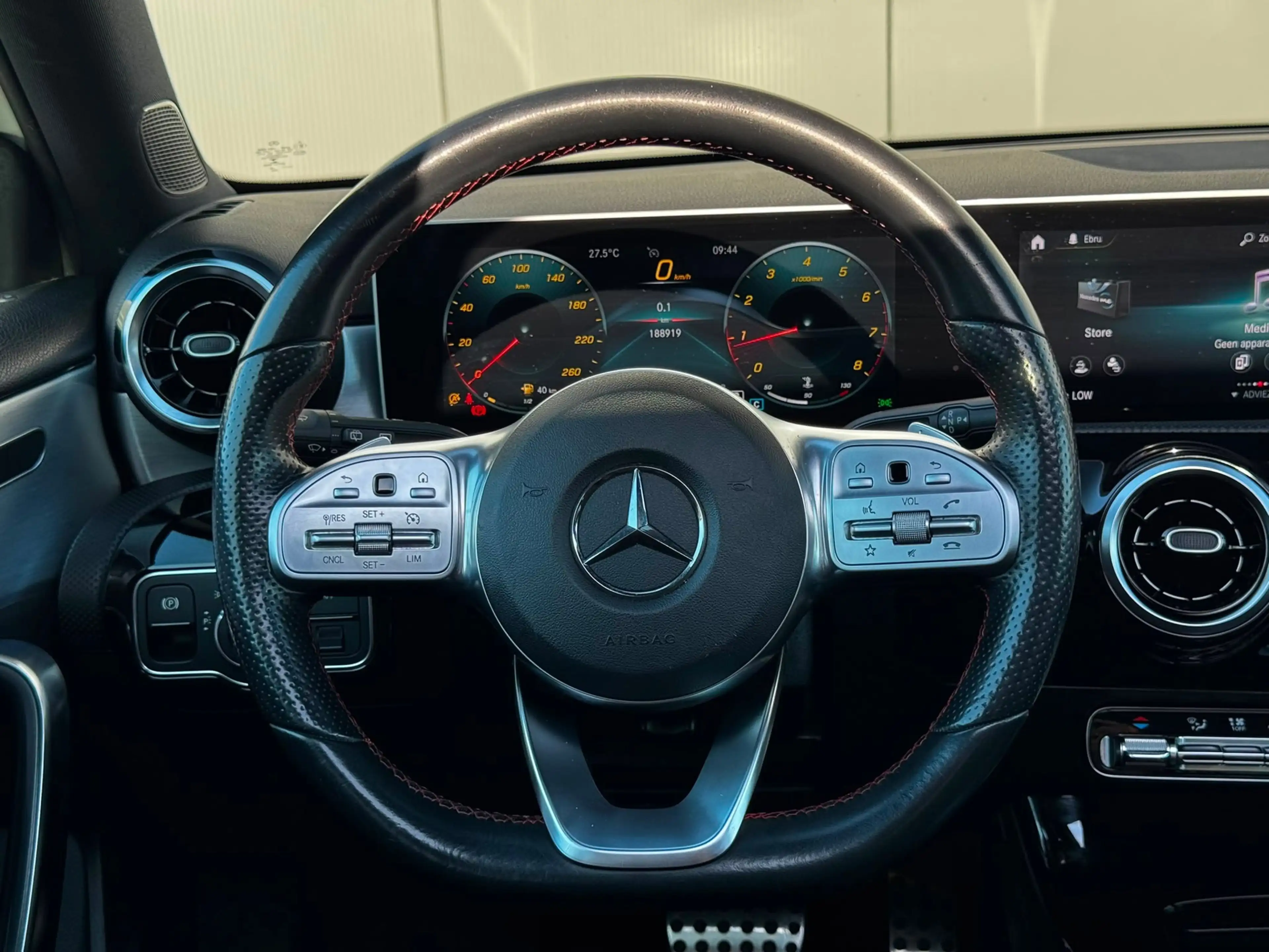 Mercedes-Benz A 200 AMG Pano l Led l Camera l Stoelverwarming l Navi l — photo 14