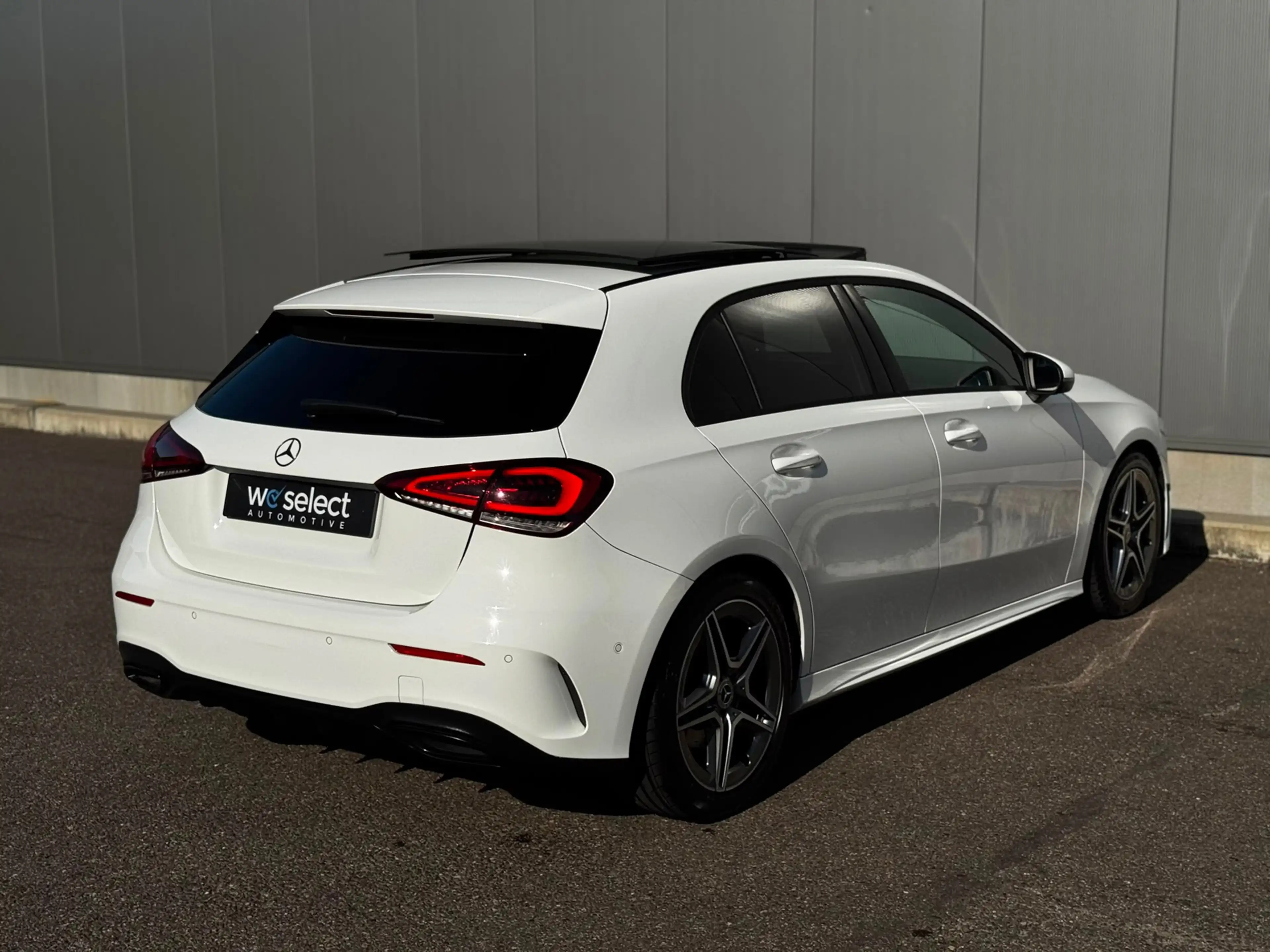 Mercedes-Benz A 200 AMG Pano l Led l Camera l Stoelverwarming l Navi l — photo 8