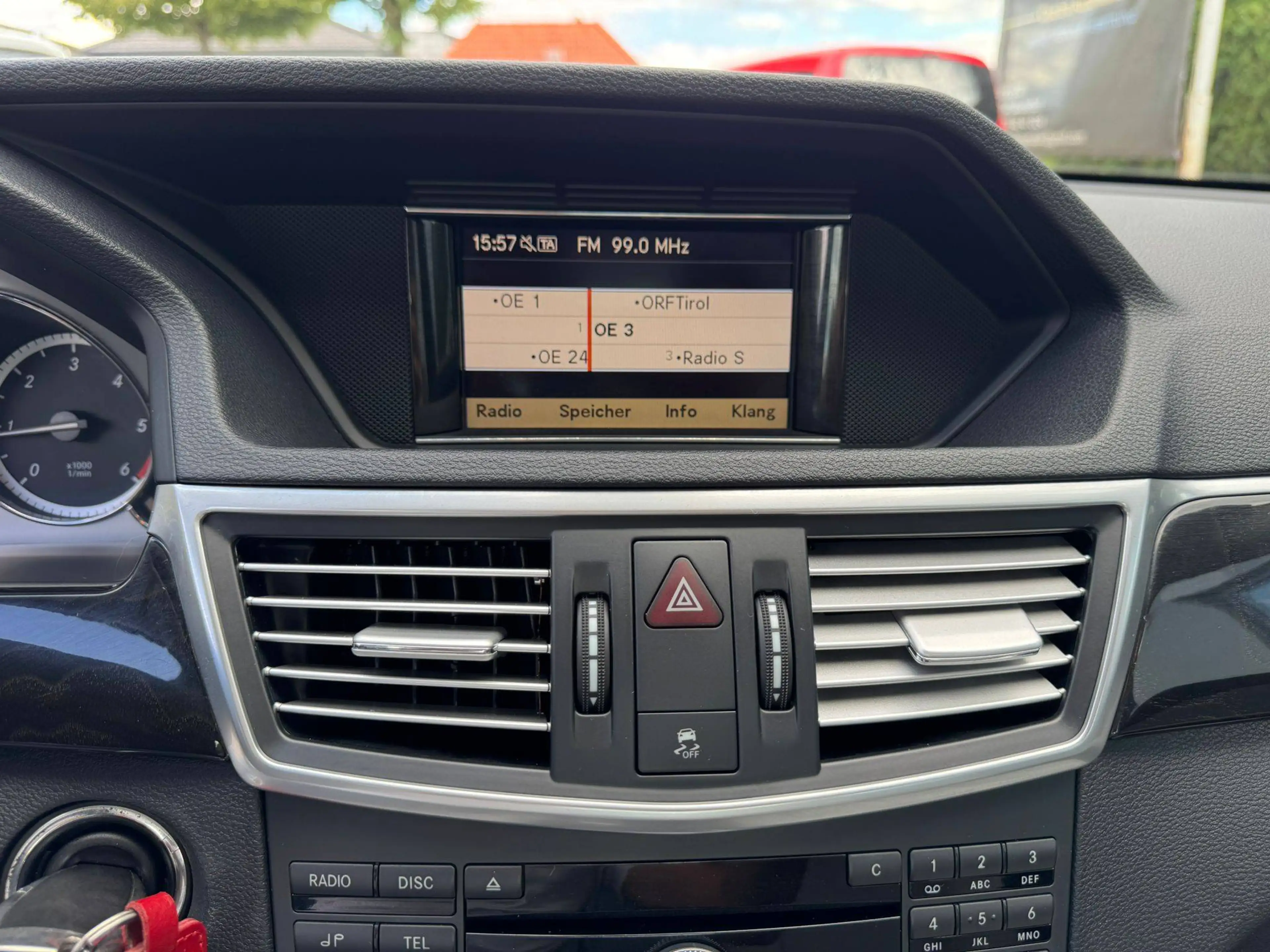 Mercedes-Benz E 220 E 220 CDI BlueEfficiency (212.002) — photo 11