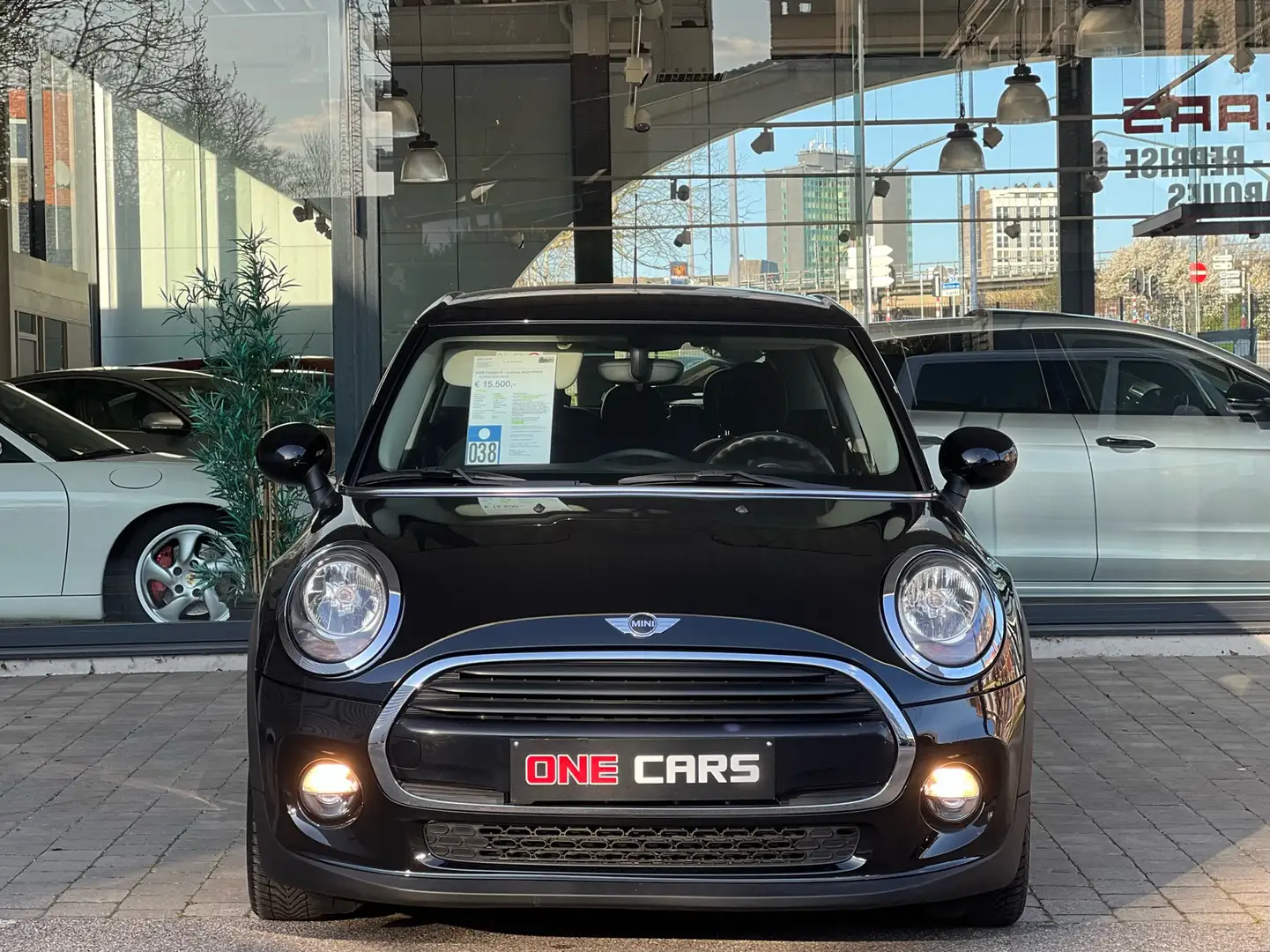 MINI Cooper D 1.5d 5Portes AIRCO-1PROPR. 15.000km!!! (ETAT NEUF) Zwart - 2