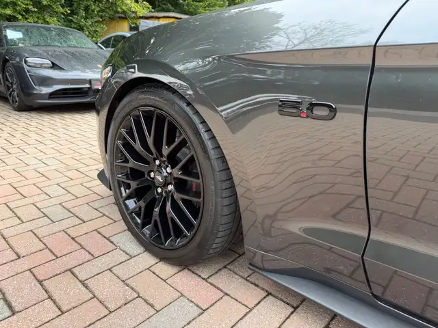 Ford Mustang view 11
