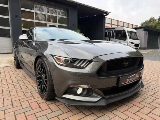 Ford Mustang view 3