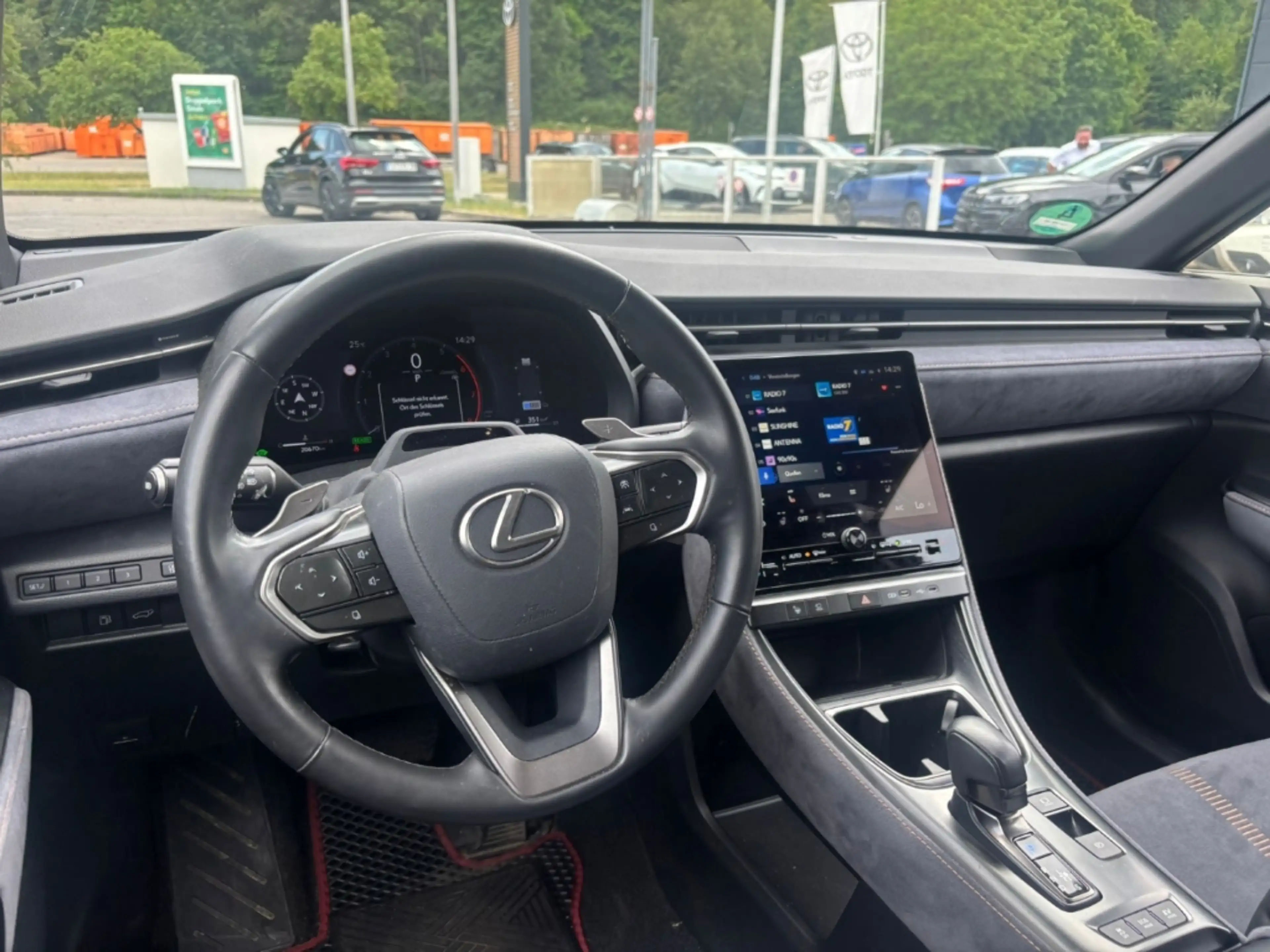 Lexus LBX E-Four Cool 4x4 *HUD+Navi+Memory Sitze+Mark Levins — photo 12