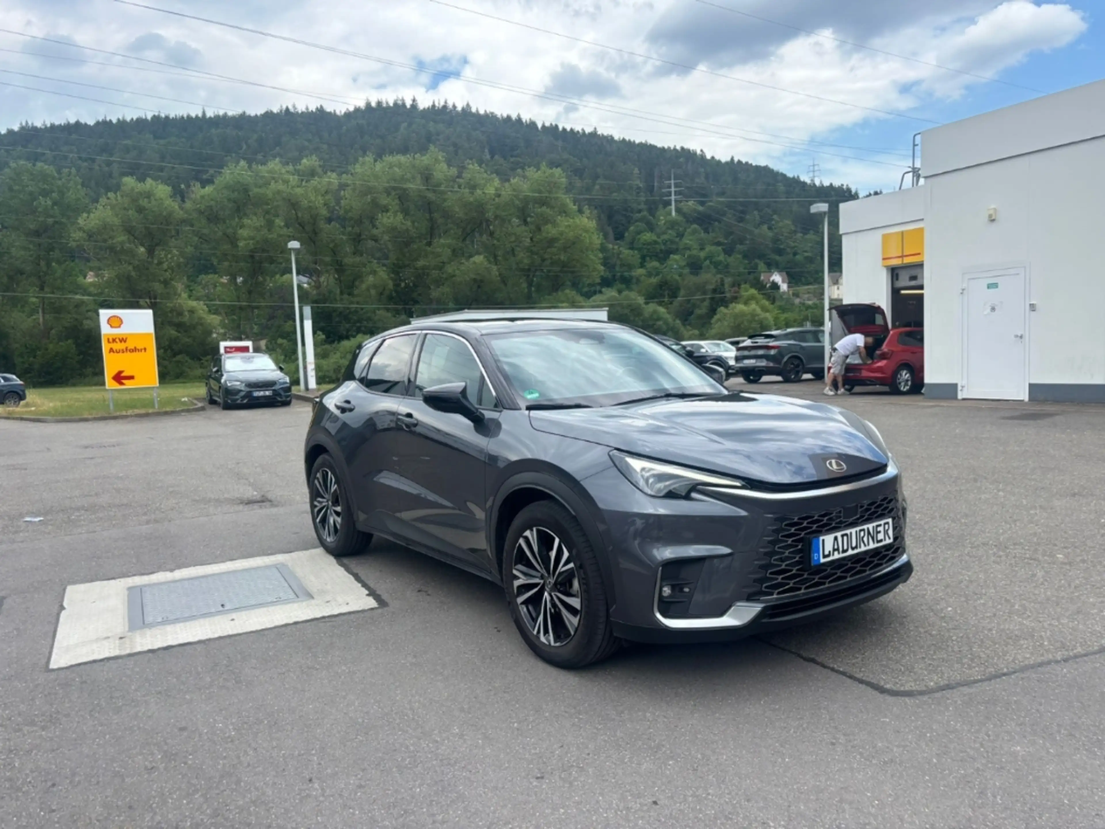 Lexus LBX E-Four Cool 4x4 *HUD+Navi+Memory Sitze+Mark Levins — photo 3