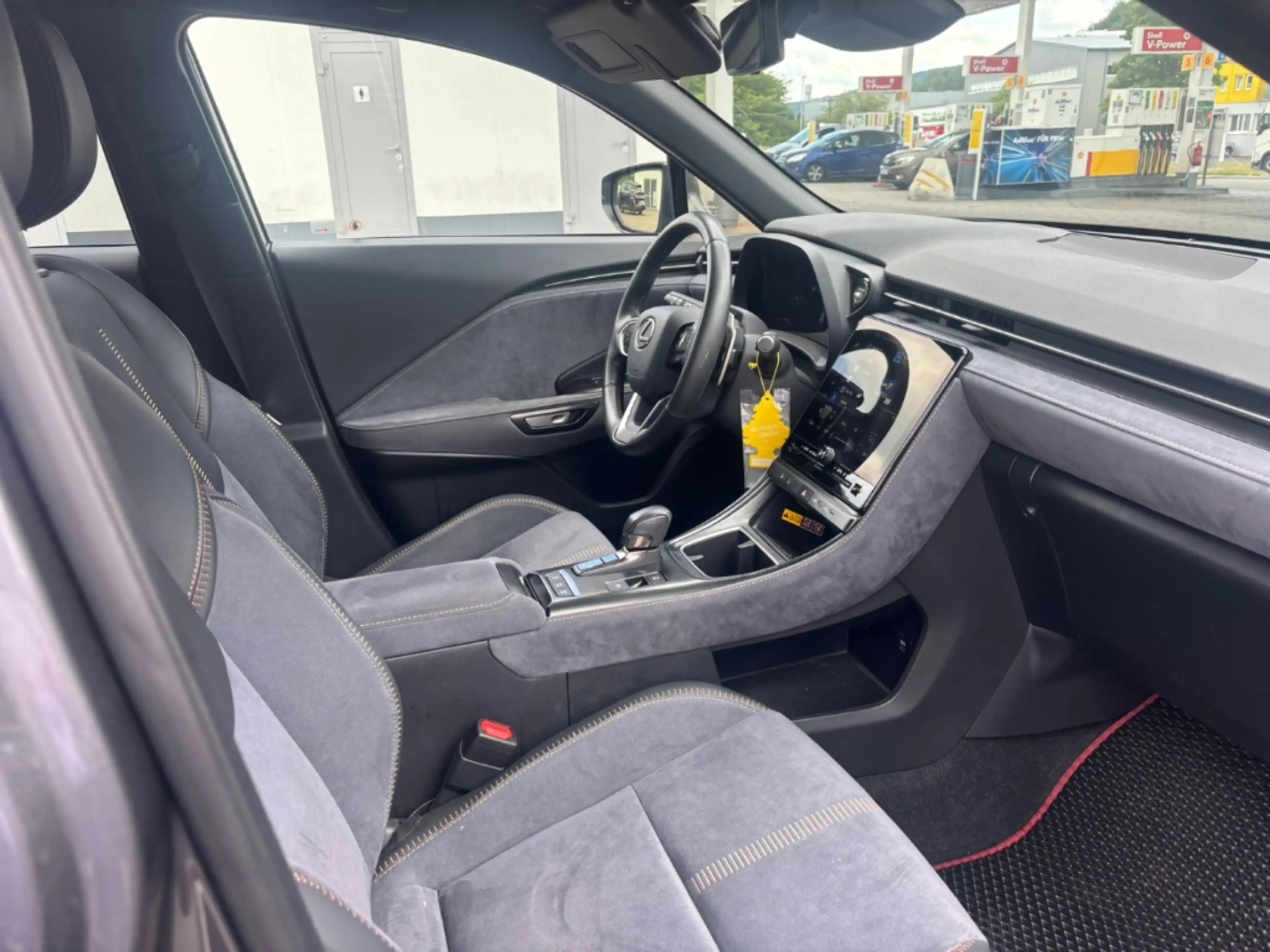 Lexus LBX E-Four Cool 4x4 *HUD+Navi+Memory Sitze+Mark Levins — photo 4