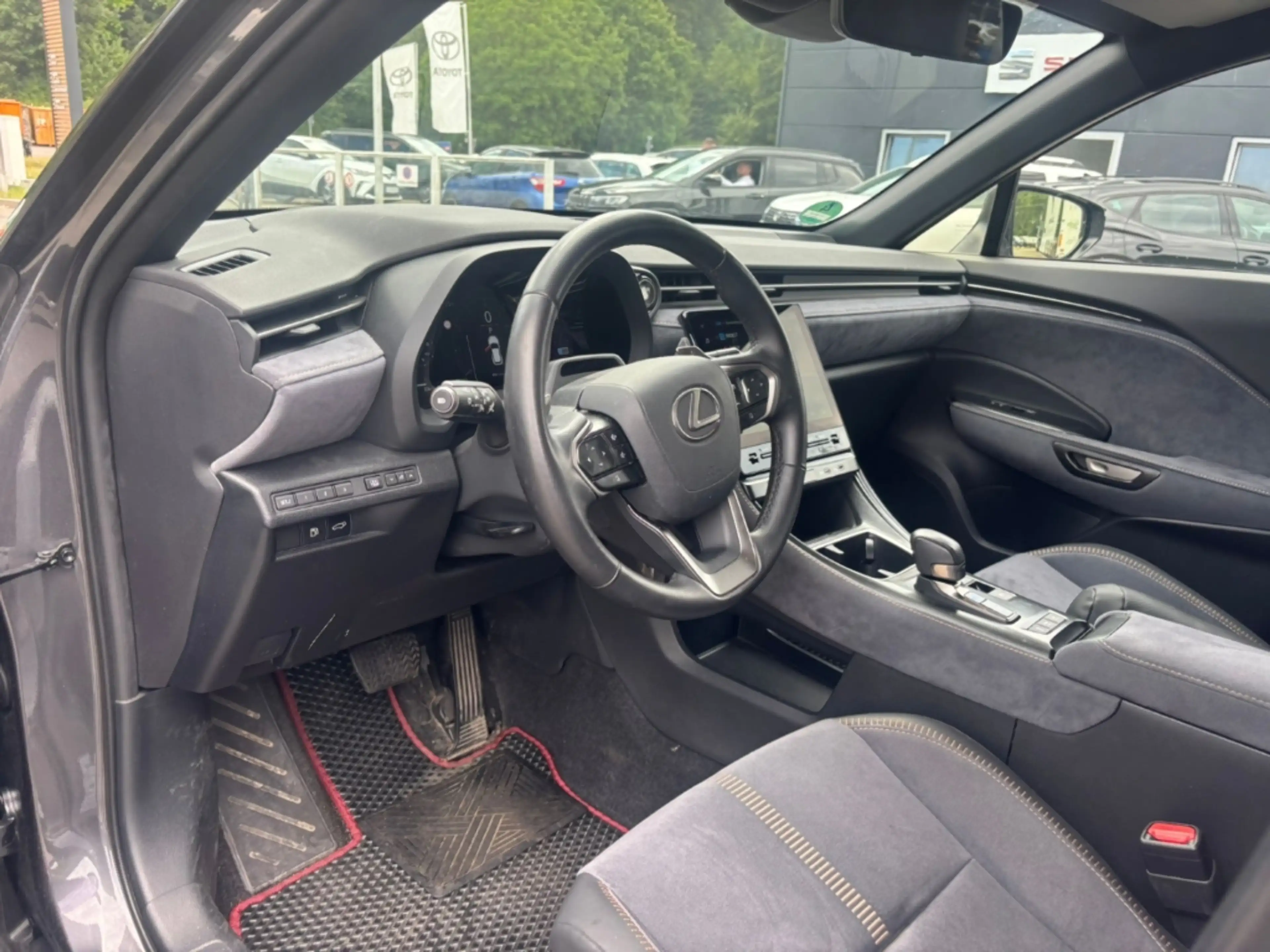 Lexus LBX E-Four Cool 4x4 *HUD+Navi+Memory Sitze+Mark Levins — photo 14